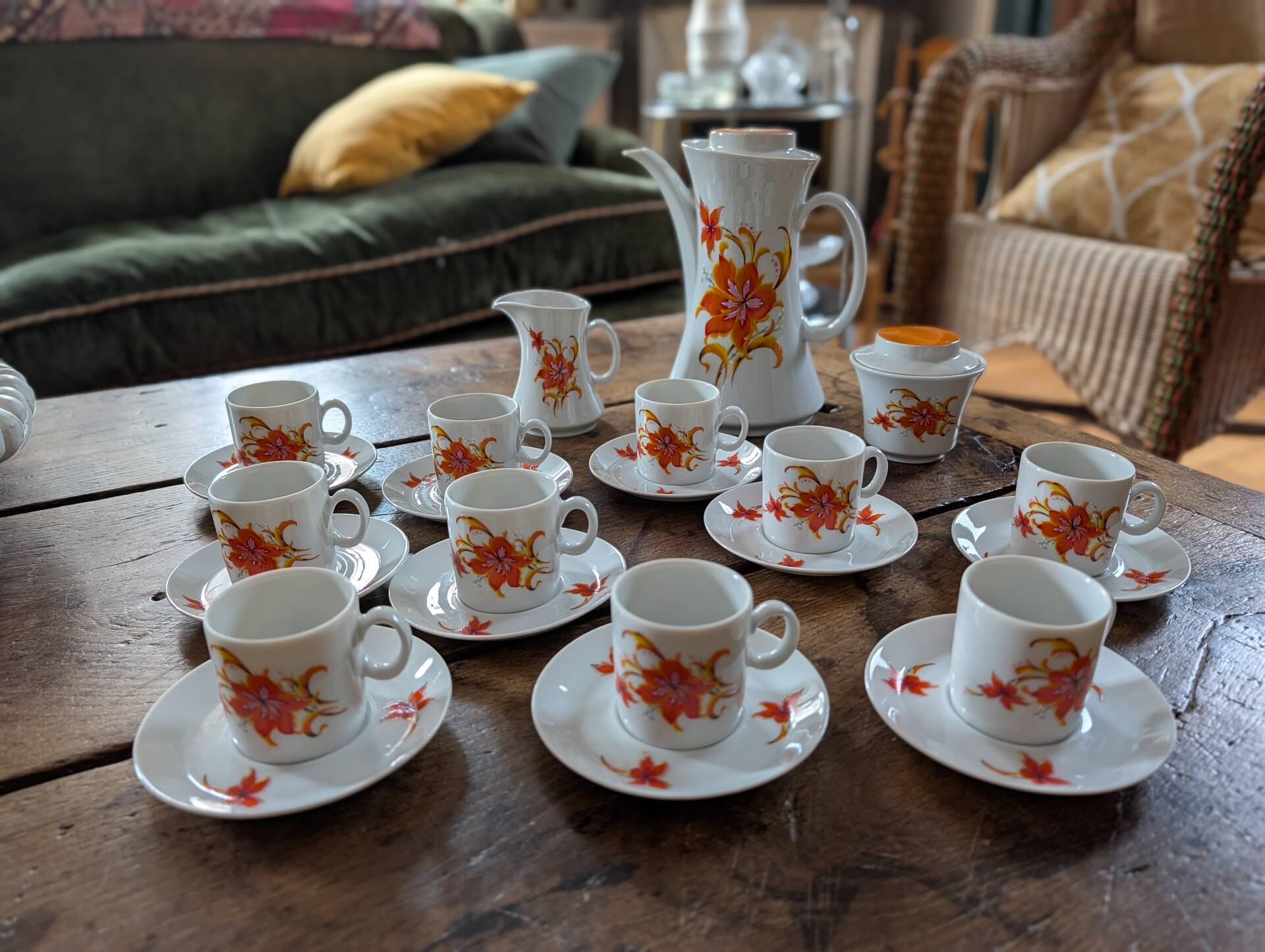 Service Winterling 70s – flamboyant floral orange décor