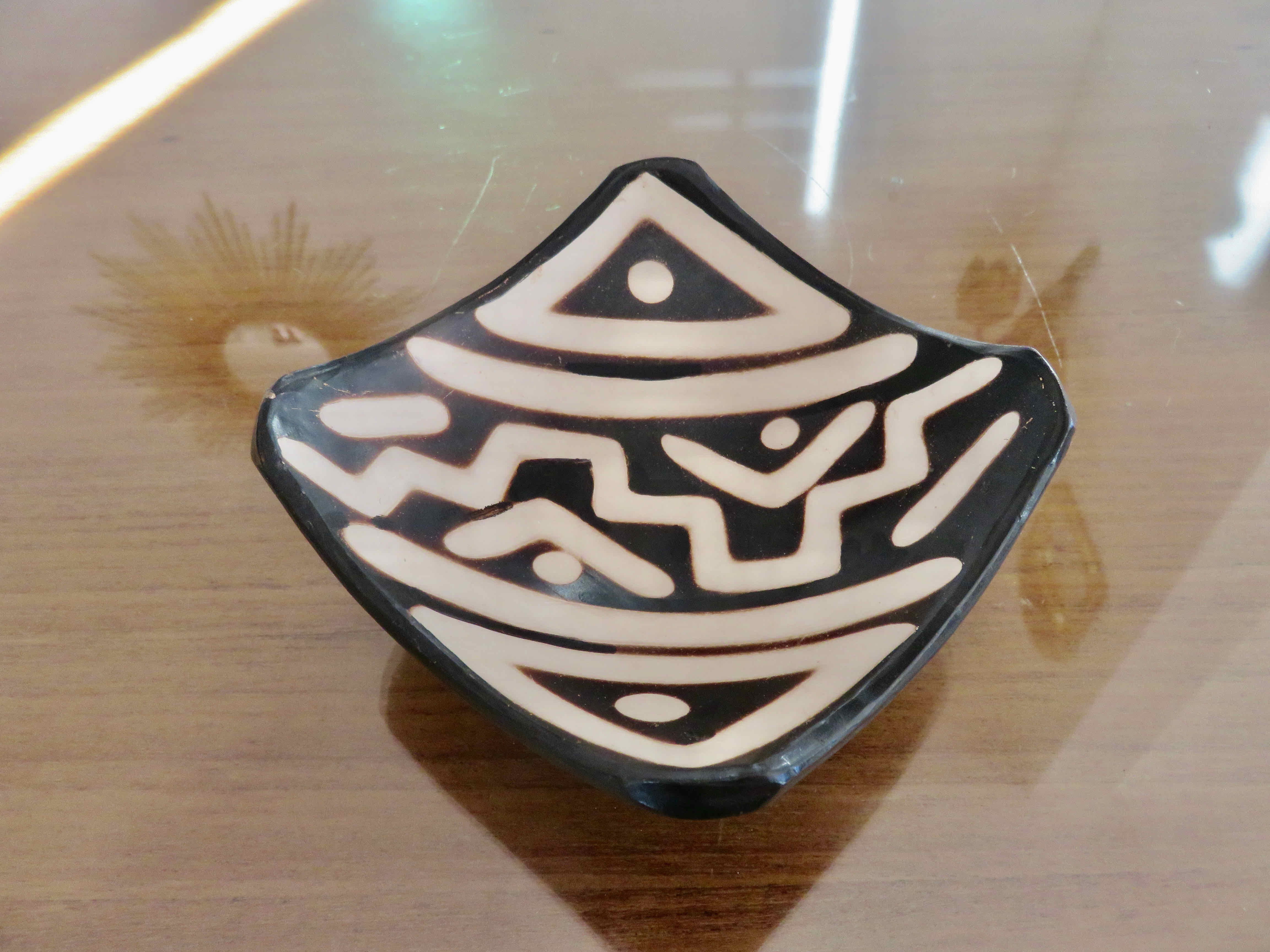 Ethnic tidy, tripod, terracotta 60s