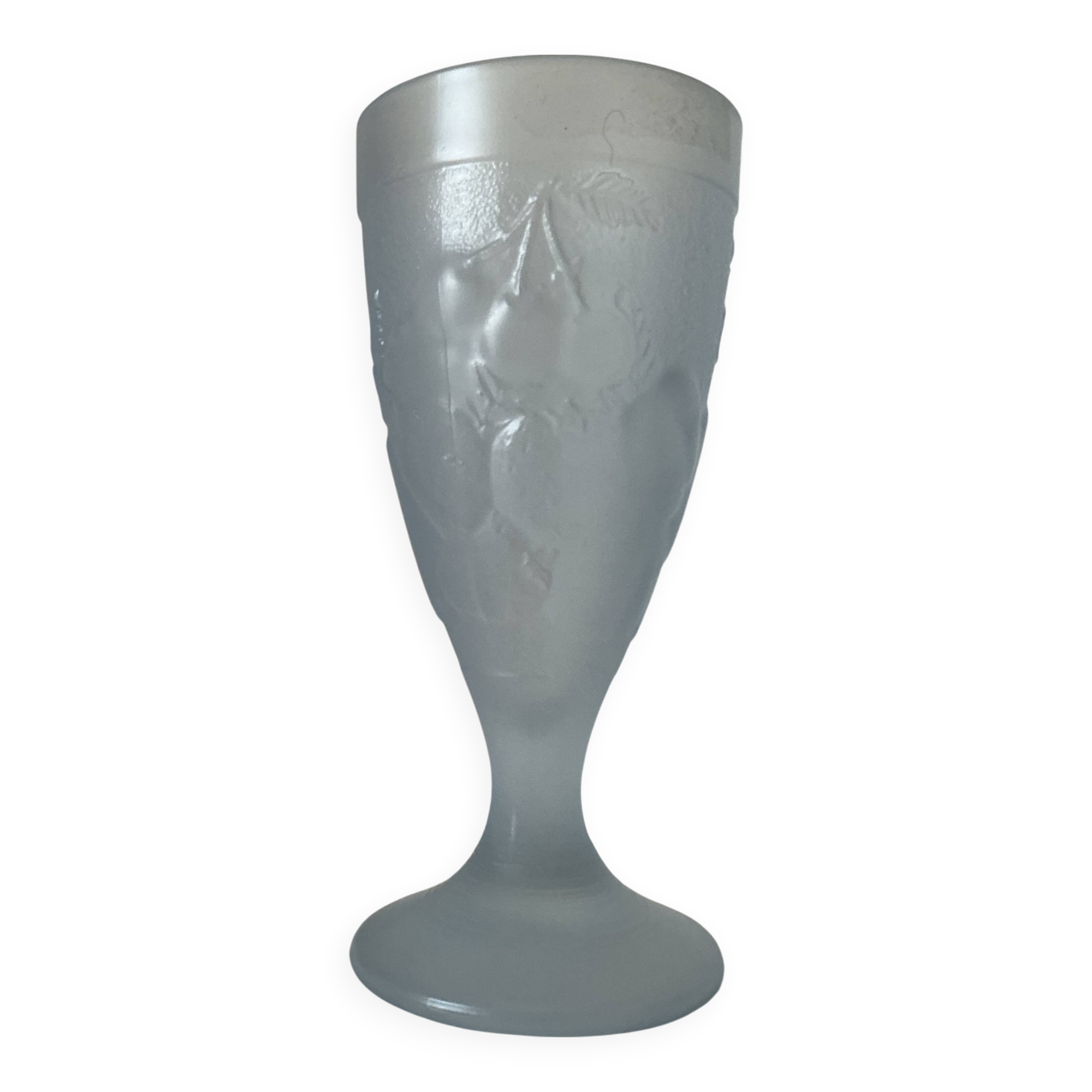 Verre moulé , couleur bleu opaline