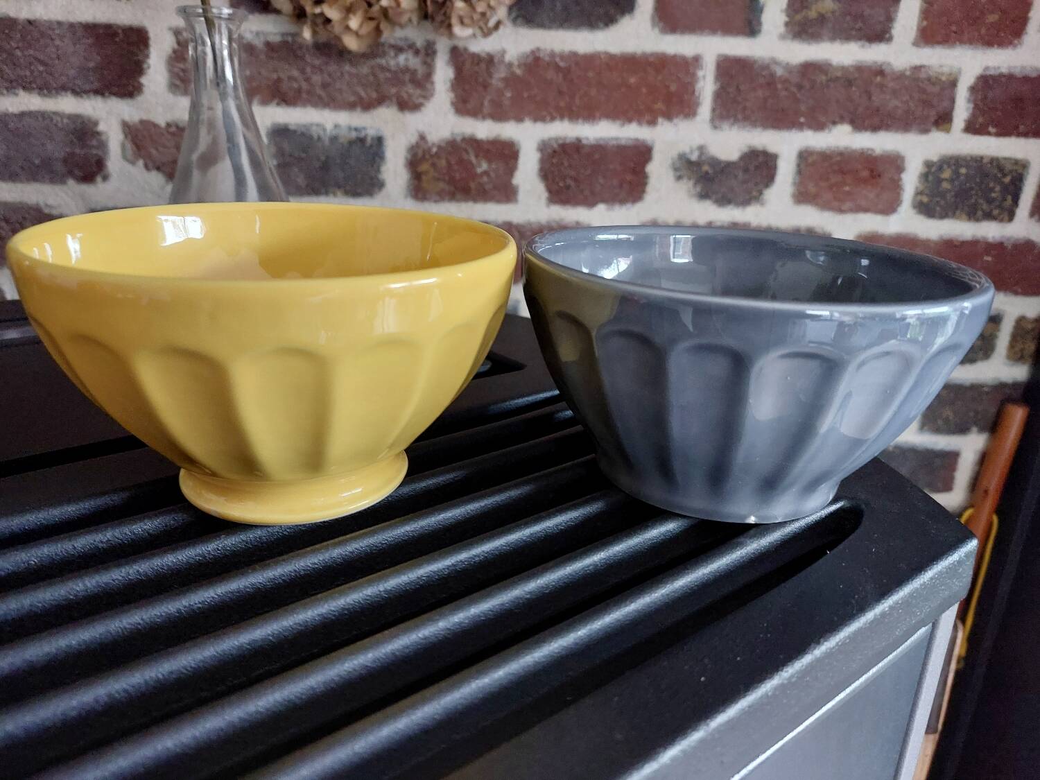 Ribbed earthenware bowl