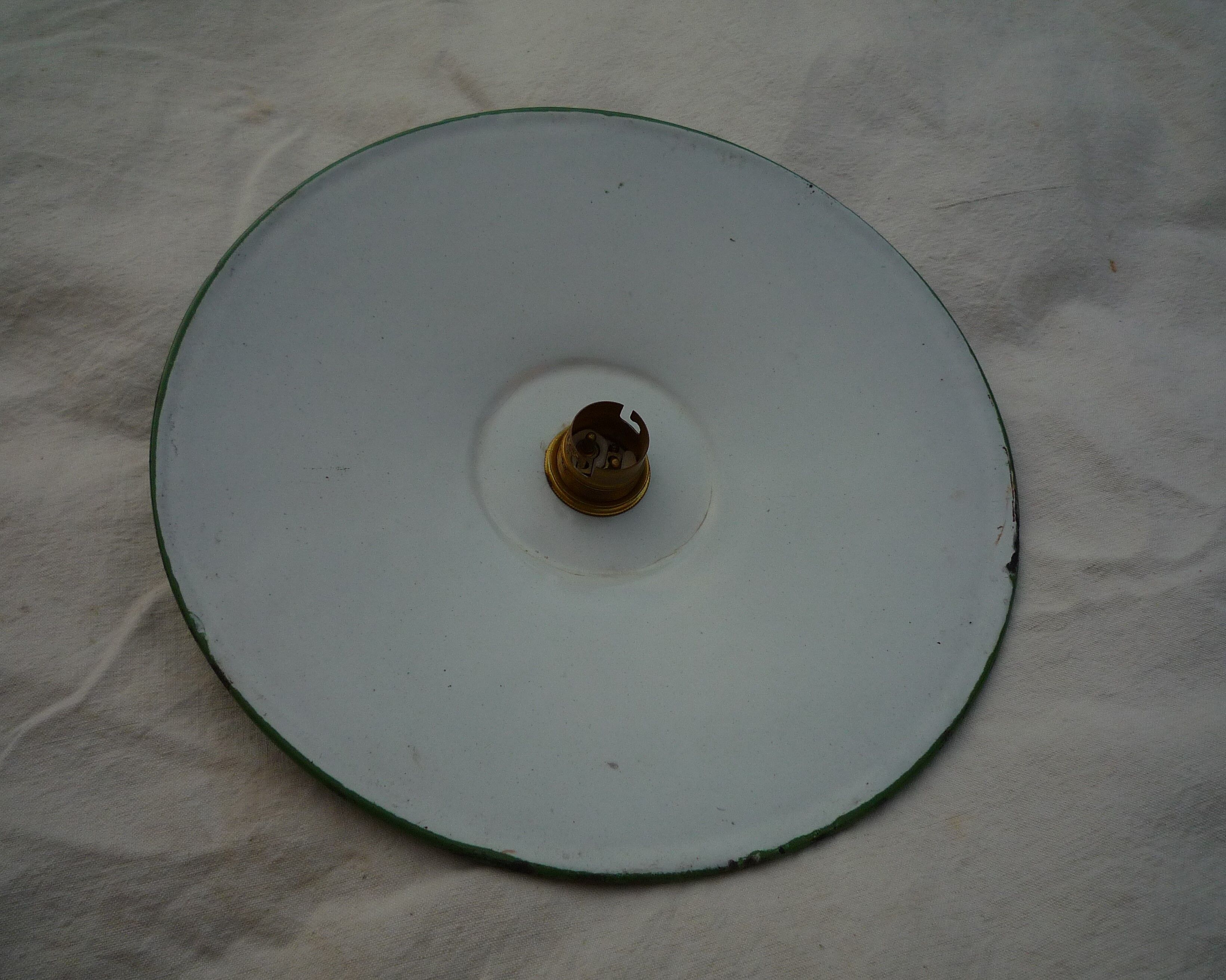 Old suspension in green enamelled sheet metal and brass socket to hang