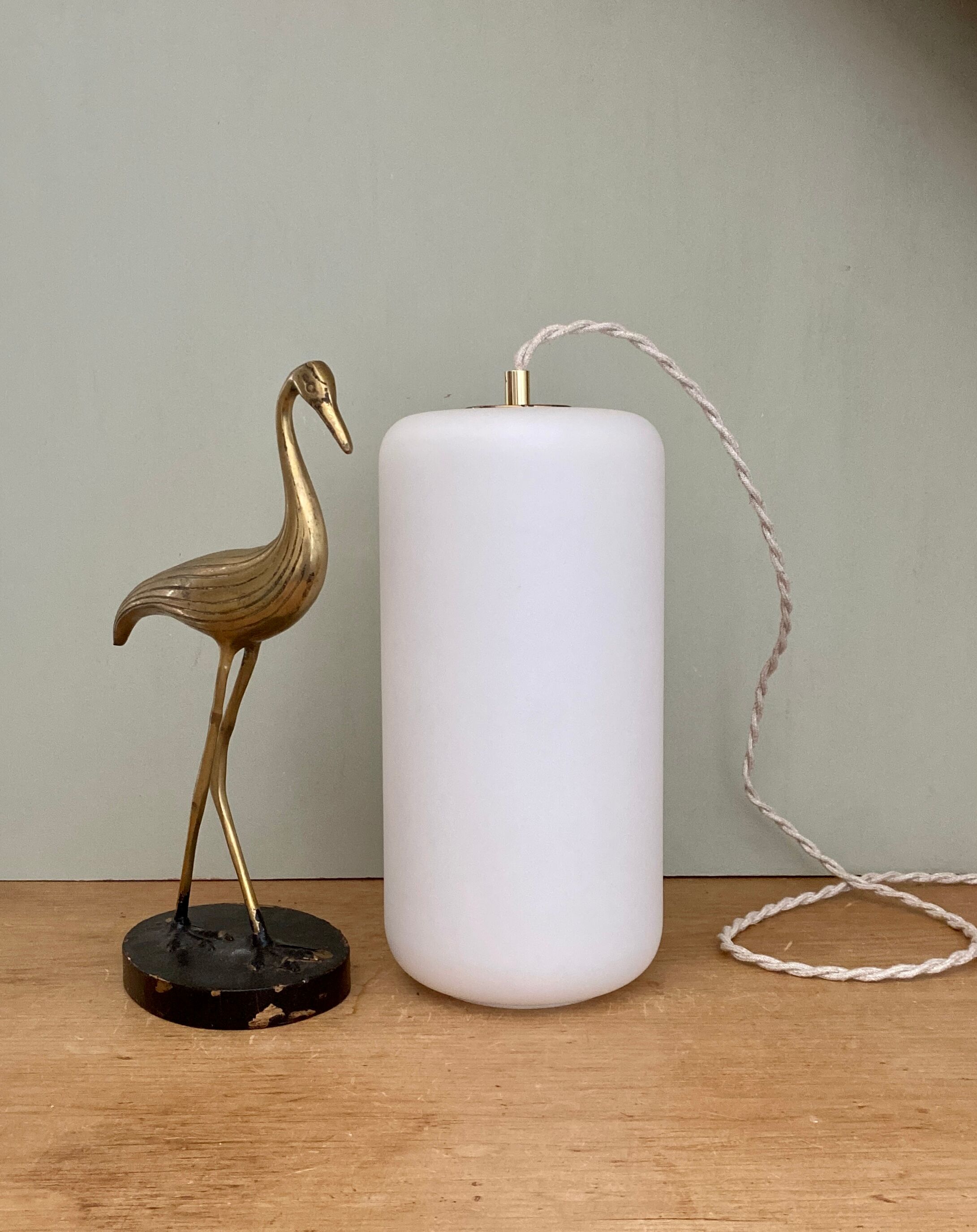 Vintage globe walker in matt opaline