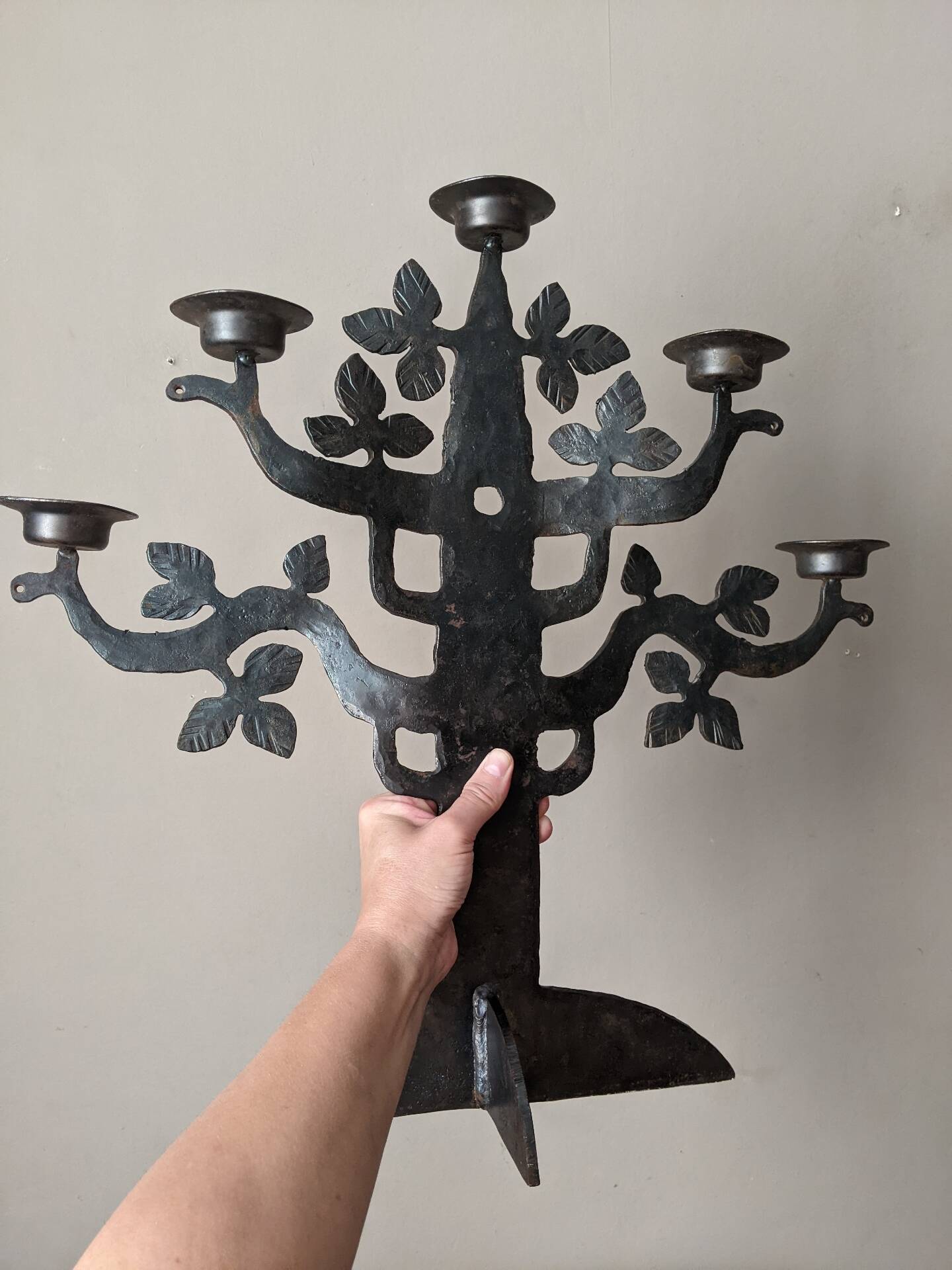Chandelier artisanal en fer forgé Bertil Vallien