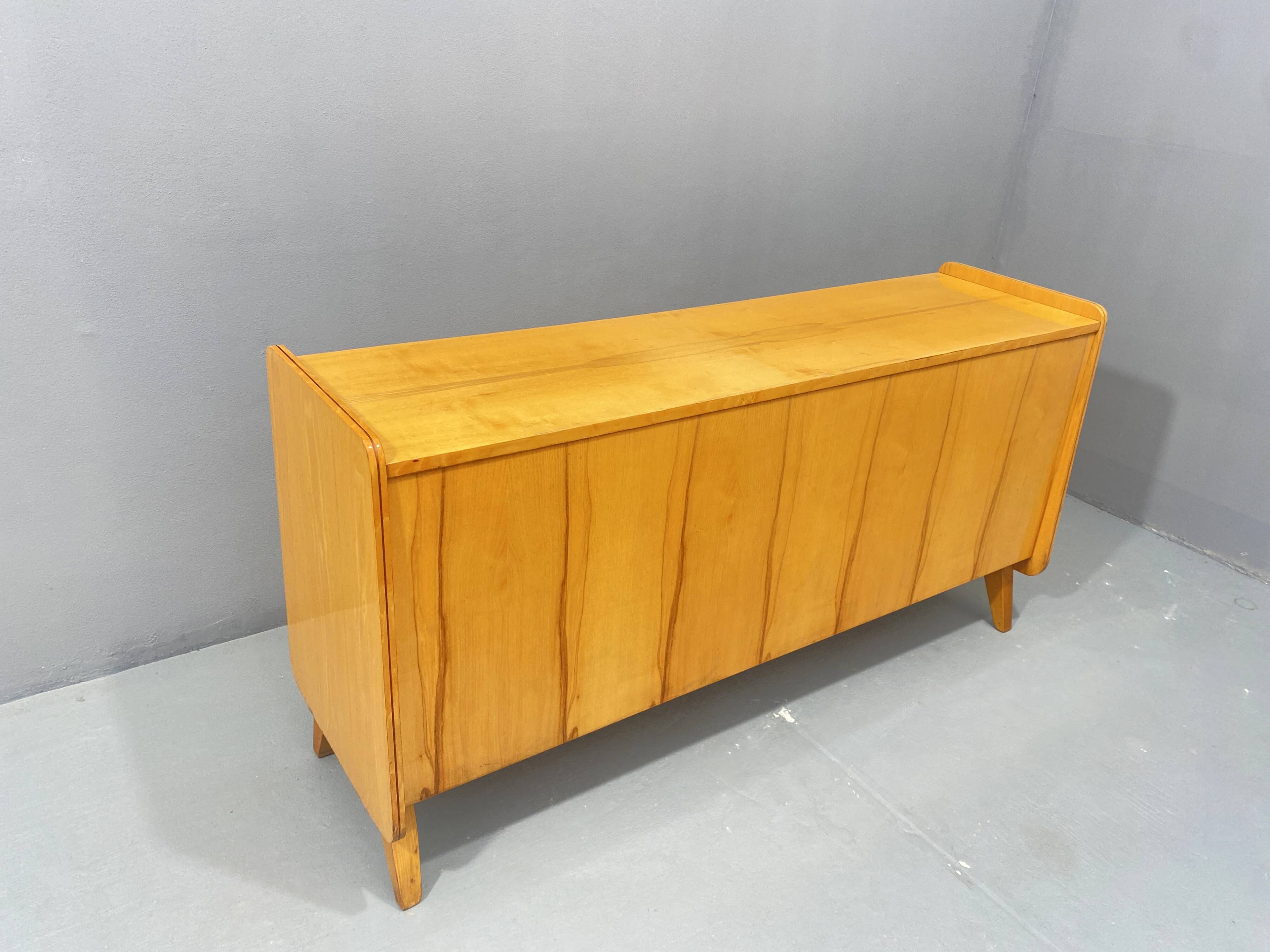 Commode vintage en bois de frêne par F.Jirák pour Tatra, 1960, Tchécoslovaquie