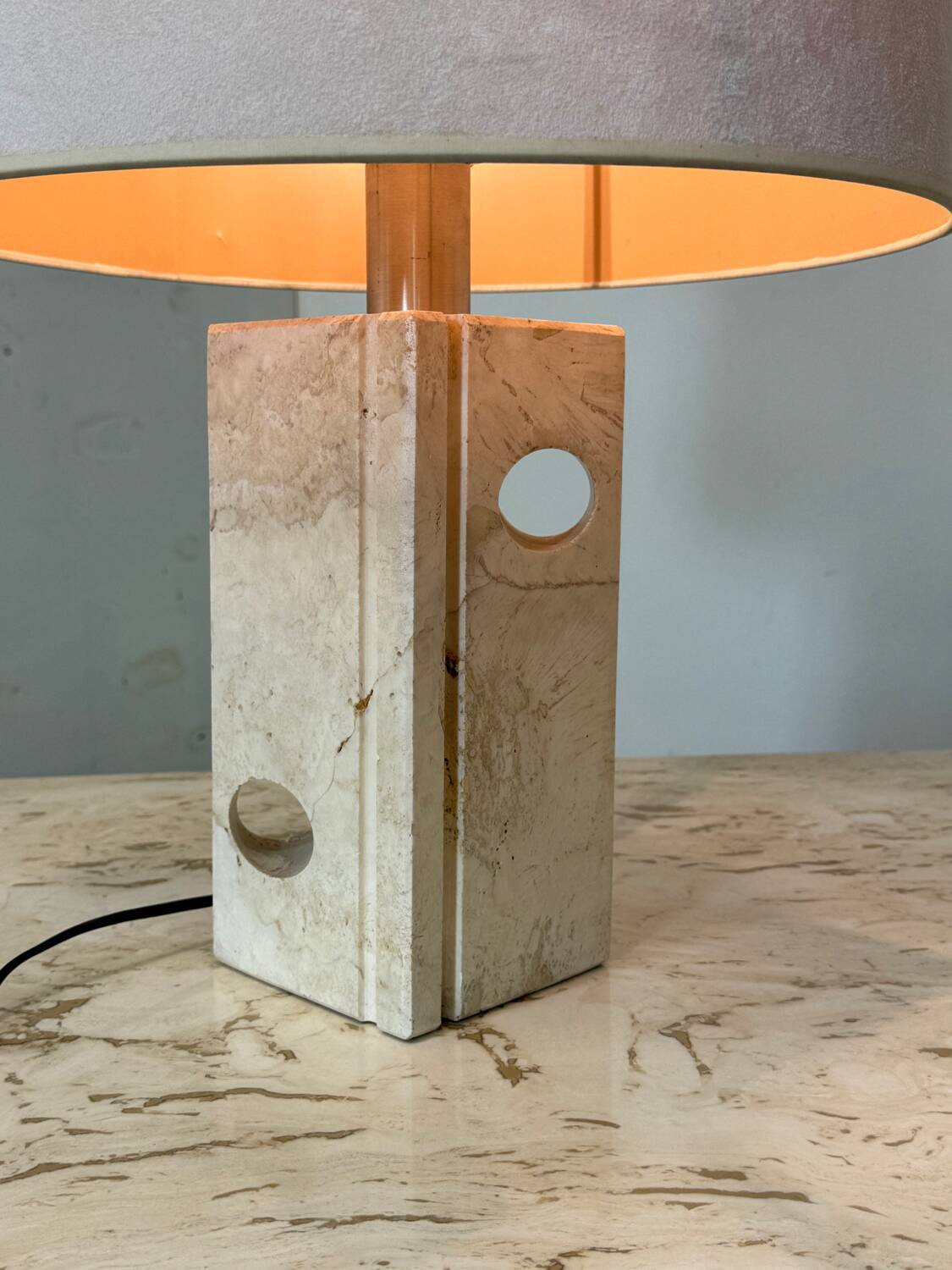 Mid Century Modernist Brutalist Italian Travertine table lamp, 1960s