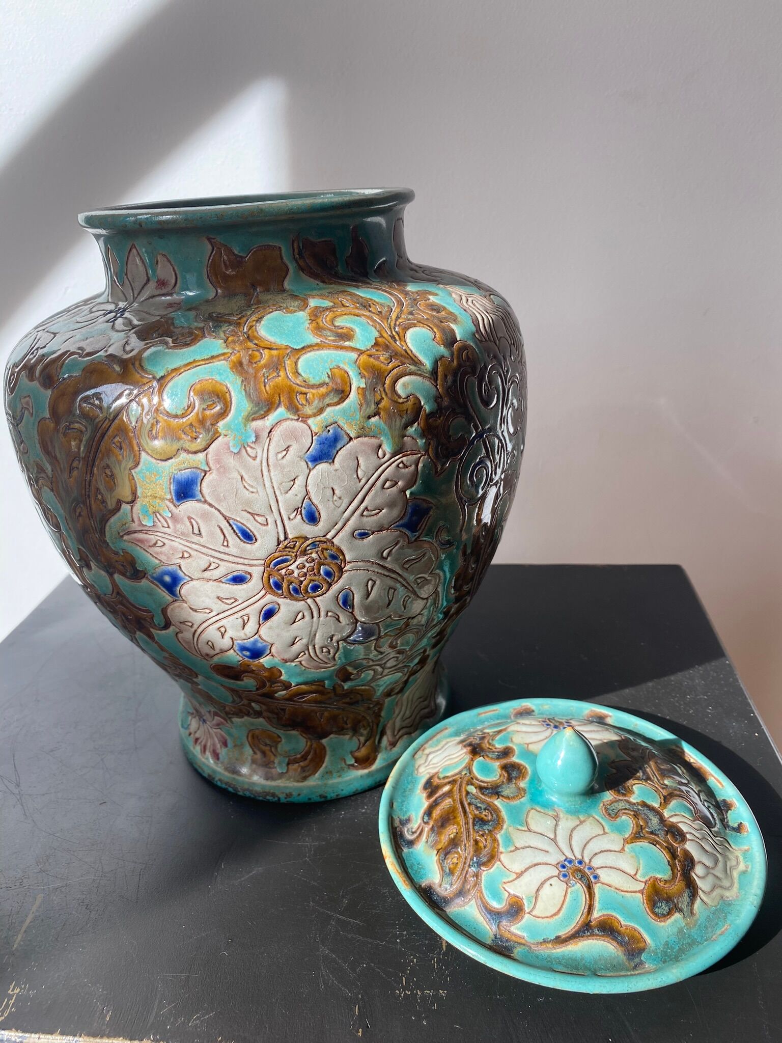 Hibiscus ceramic pot