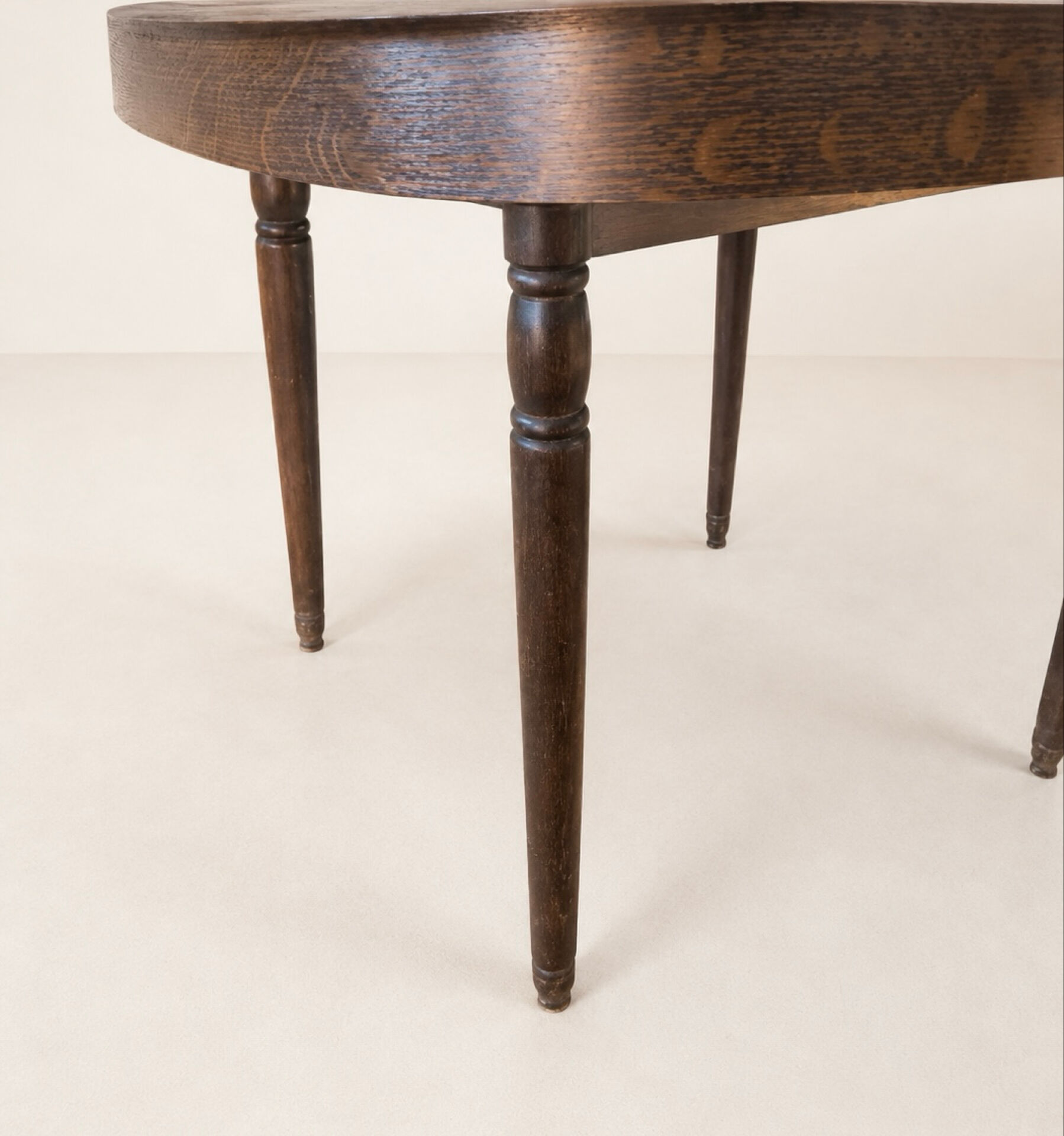 Vintage extendable round table in dark brown wood, Ø100 to Ø140 cm