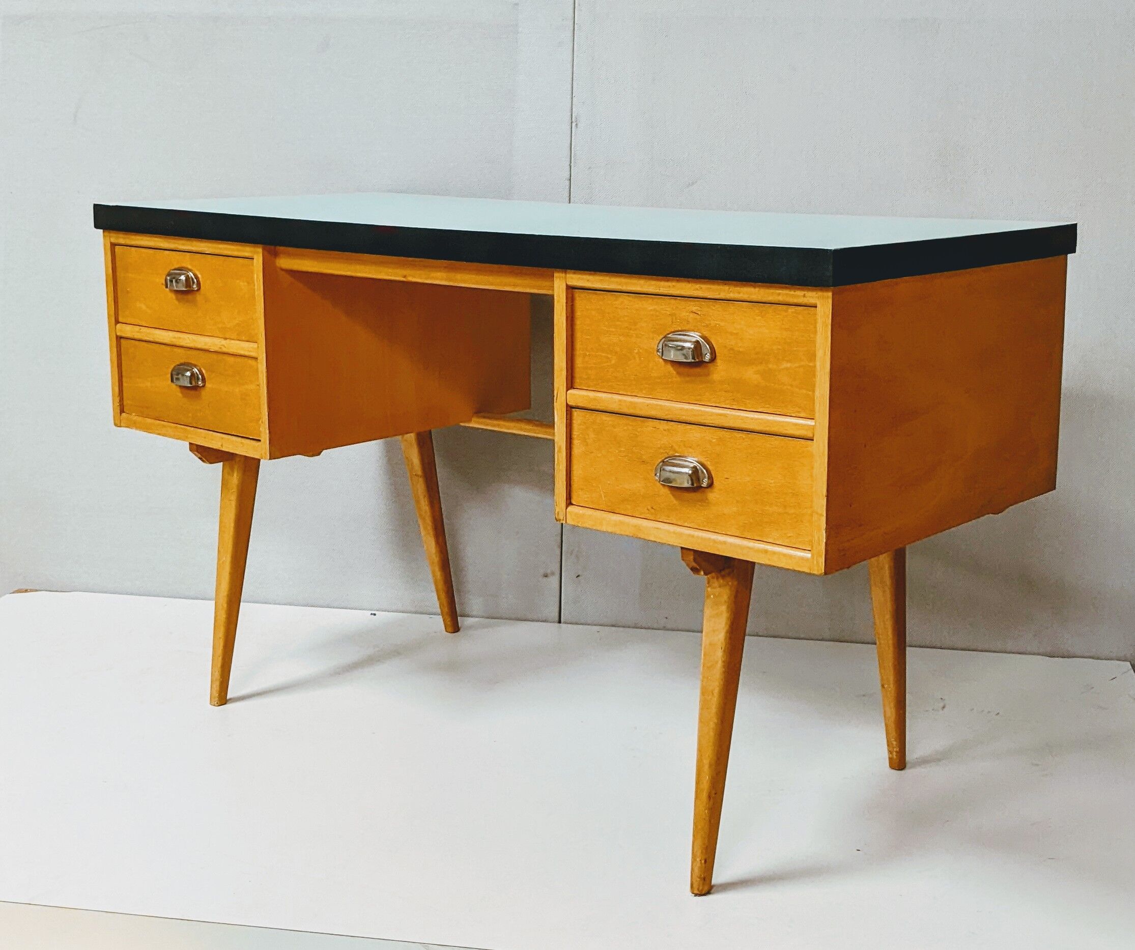 Vintage wooden desk / spindle feet