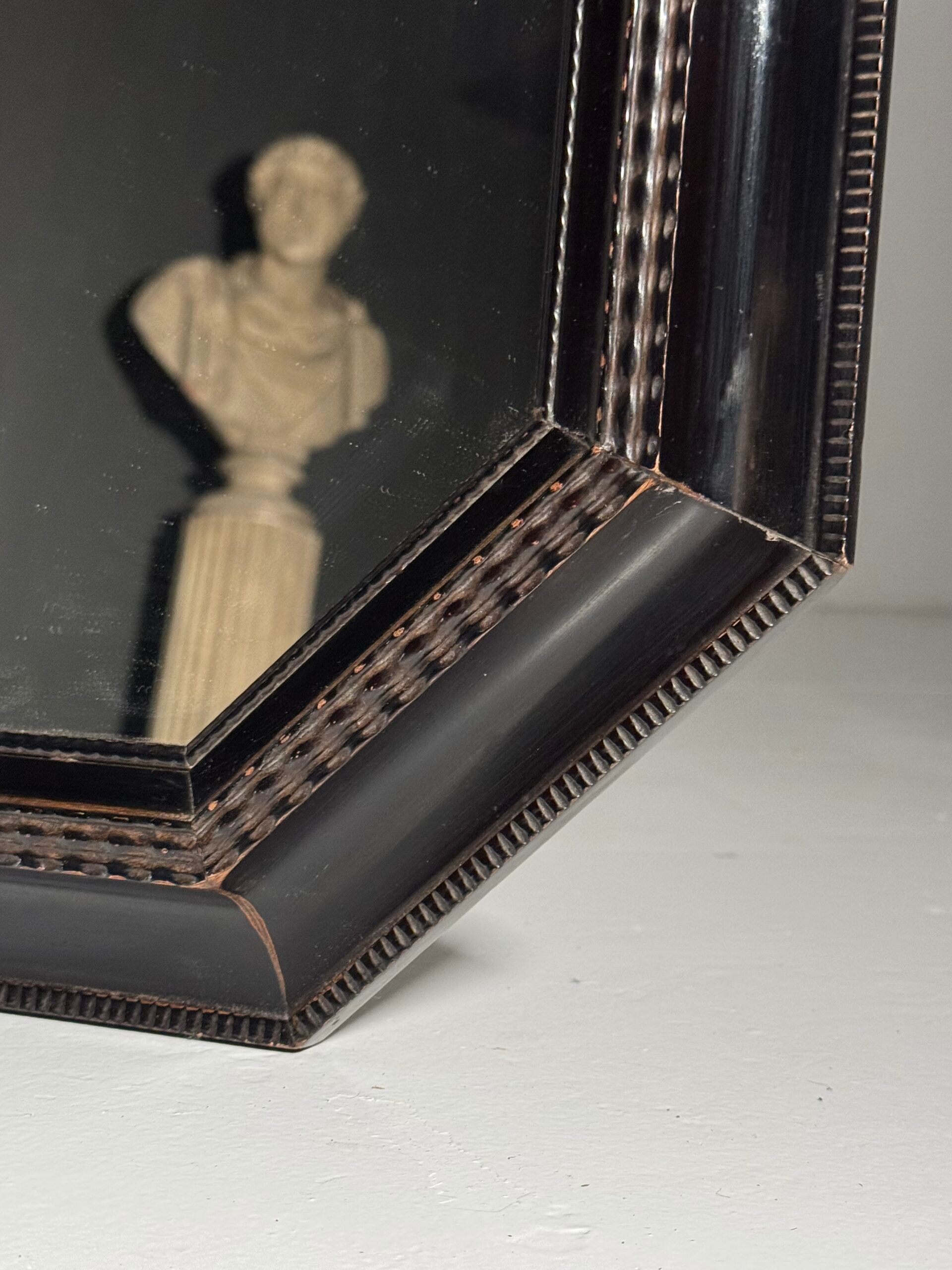Ripple frame mirror octagonal