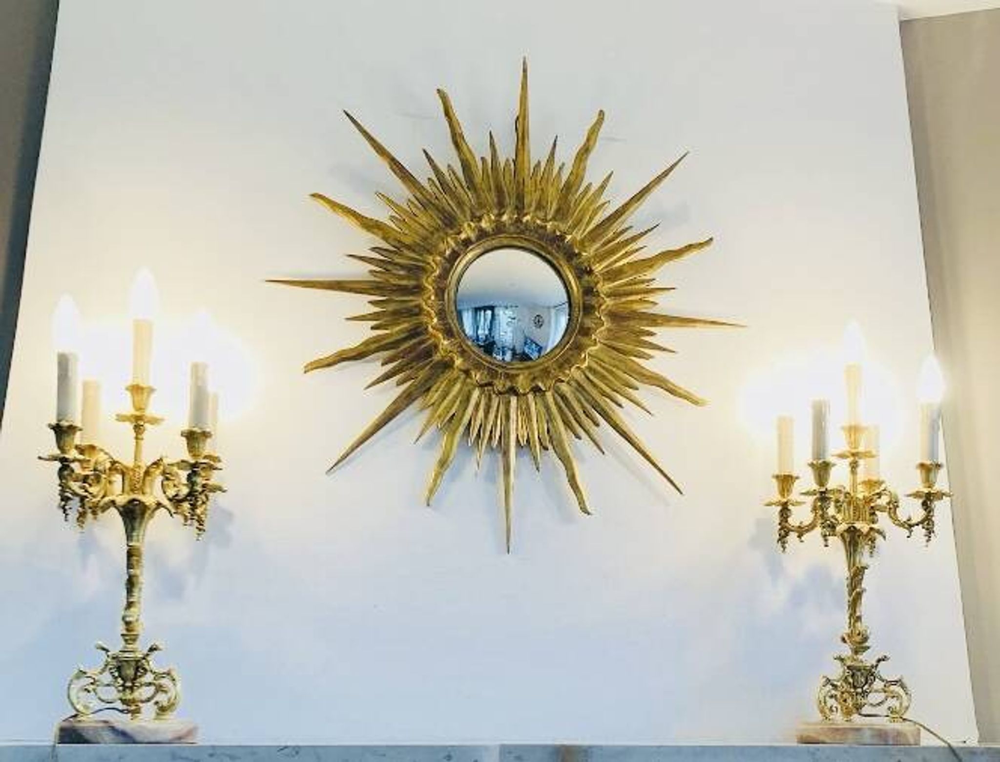 Chandeliers en bronze doré massif époque milieu XXe socles en marbre
