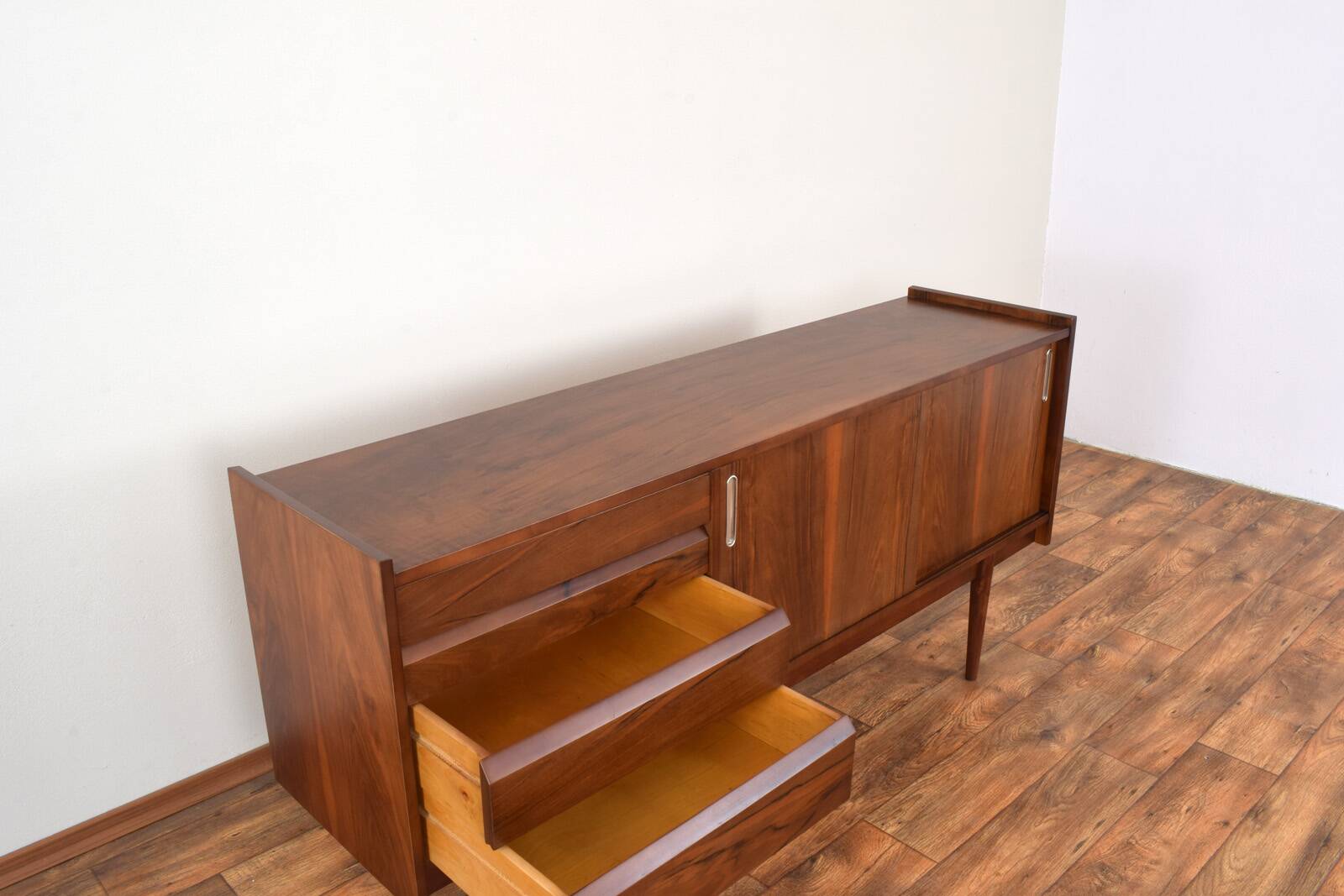 Mid-Century Polish Walnut Sideboard from Bytomskie Fabryki Mebli, 1960s.