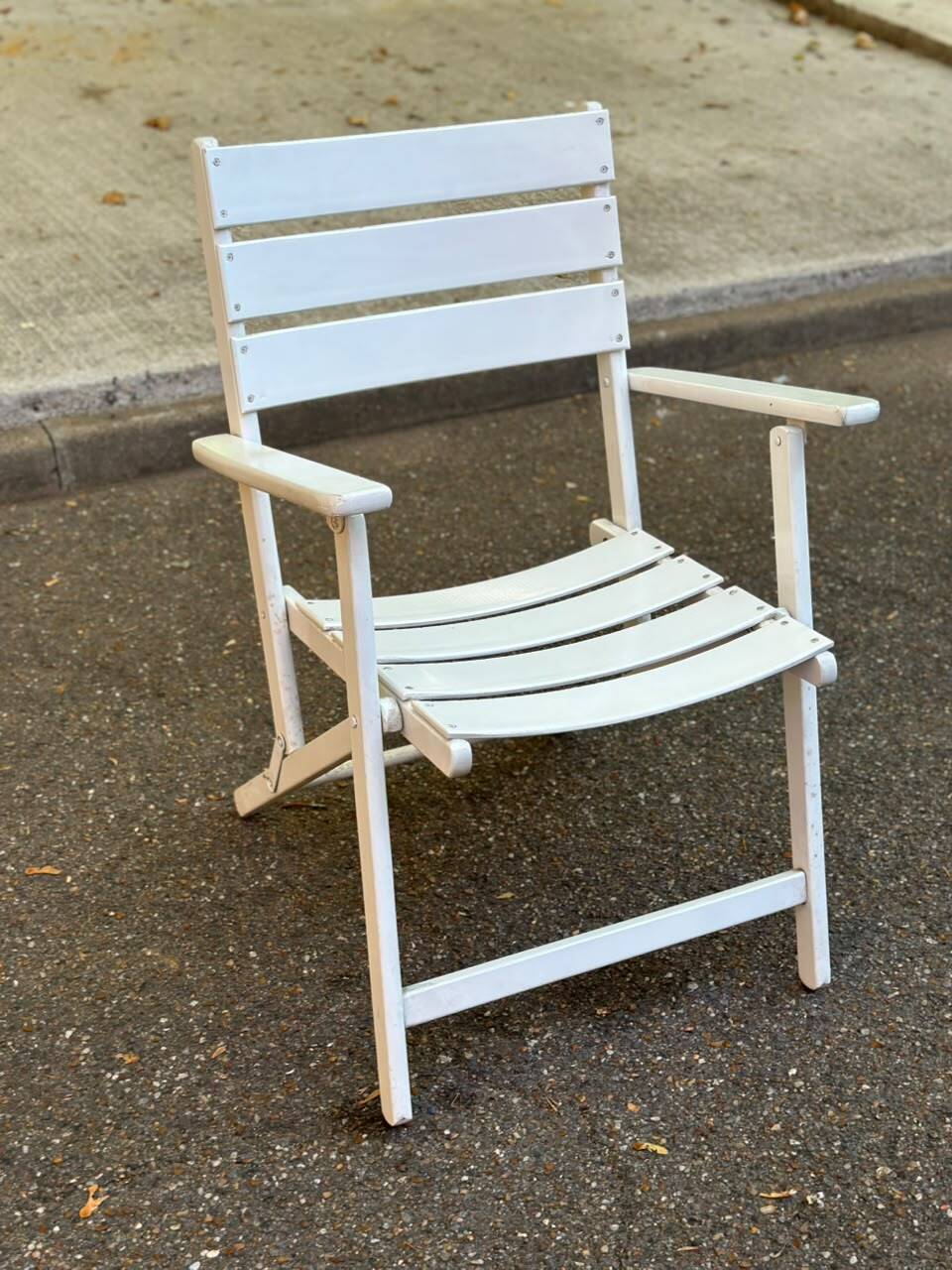 White folding garden armchair — Bistro style armchair