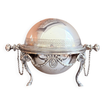 Plat à caviar en argent anglais plaqué antique avec décoration de tête de bélier.