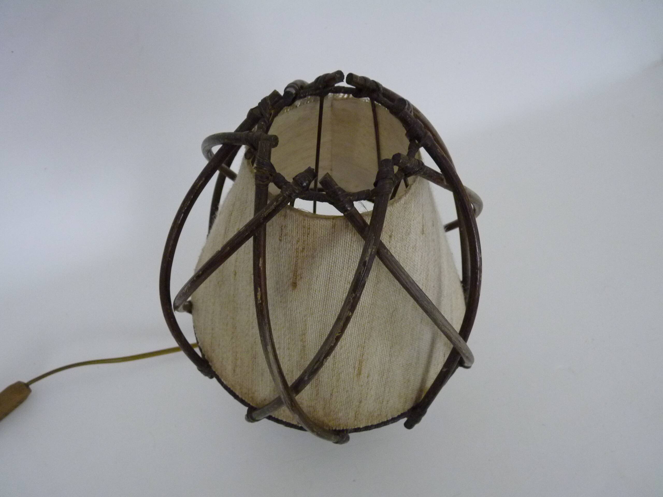 Bedside lamp, table lamp in rattan, bamboo Louis Sognot. 50s