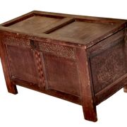 Ancient English chest / 17th century coffer
