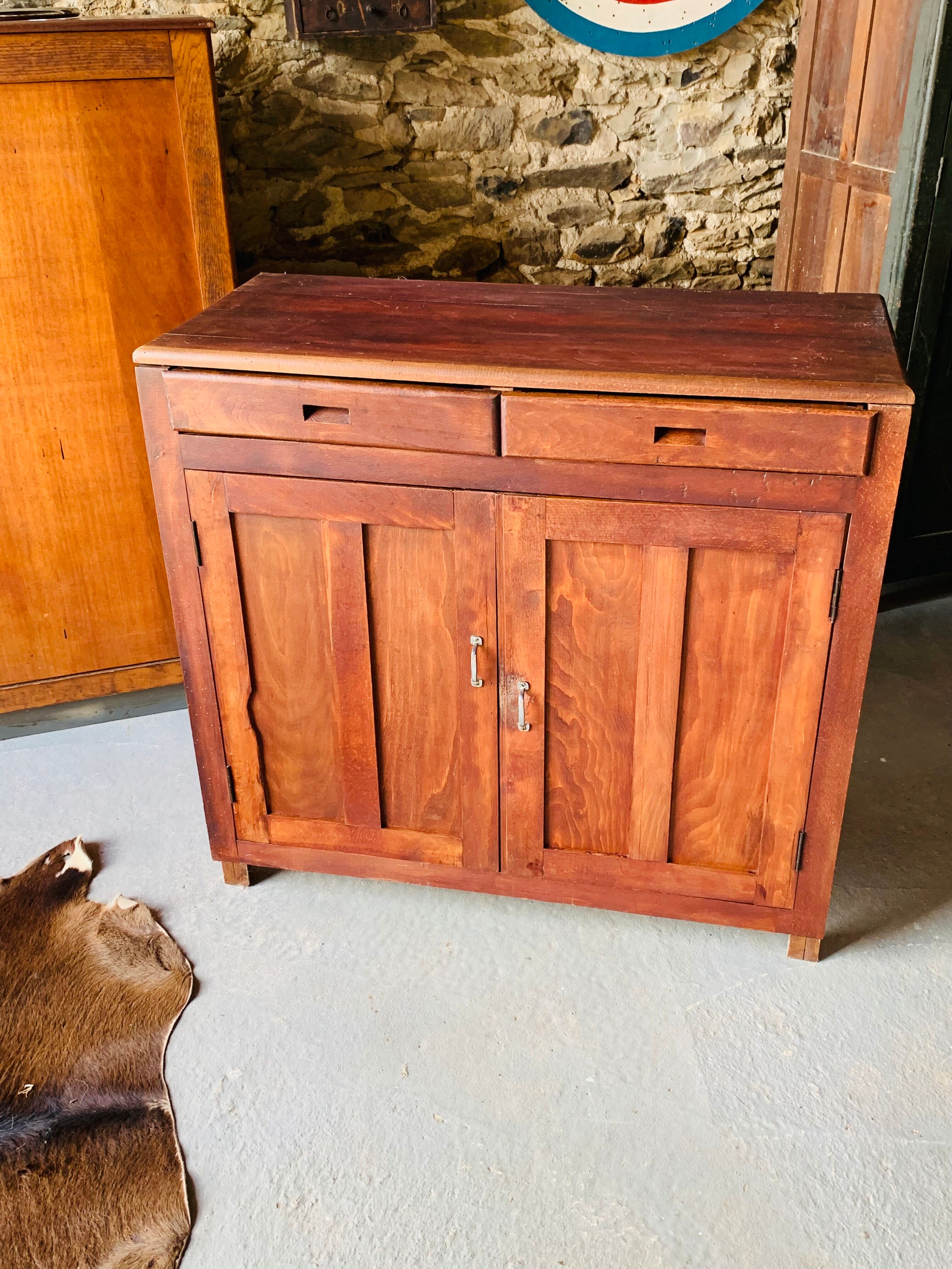 Parisian buffet - offset handles