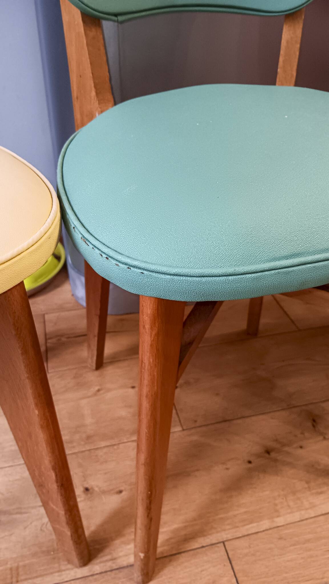 6 vintage chairs from the 50s/60s, wooden structure and skai covering.