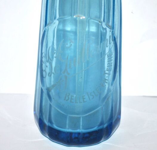 Siphon à eau de Seltz ancien en verre bleu Bistrot LE GUILLERNIC à Belle Isle en Terre