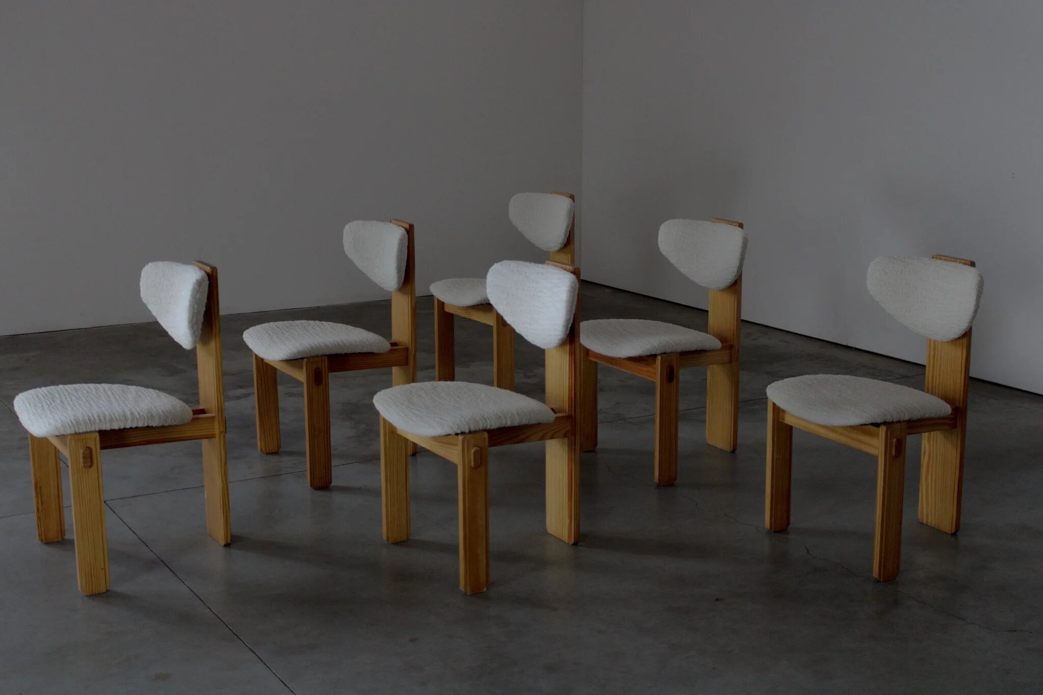 Pine tripod dining chairs - Europe 1970s
