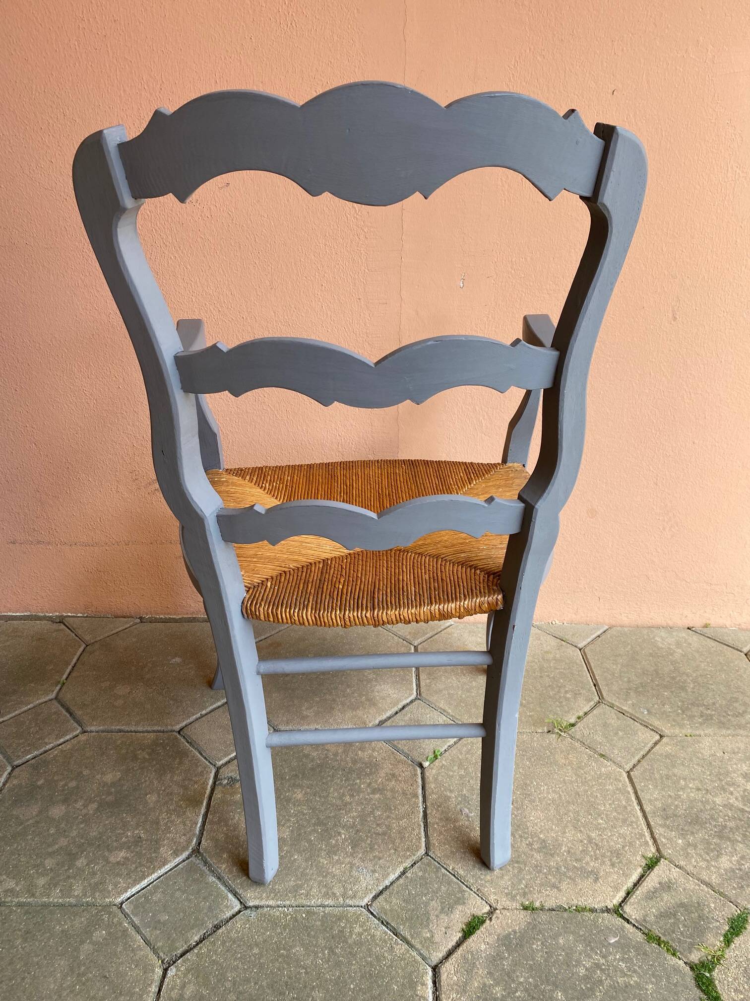 Provencal style straw armchair with gray blue patina armrests