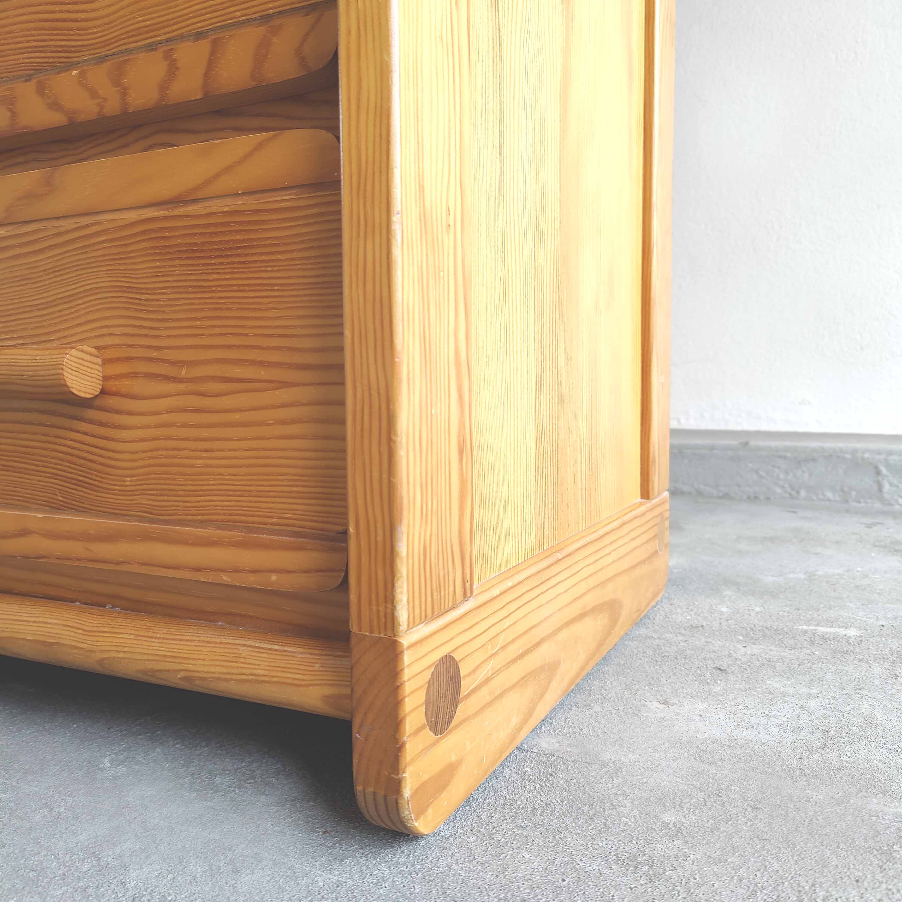 Vintage pine chest of drawers