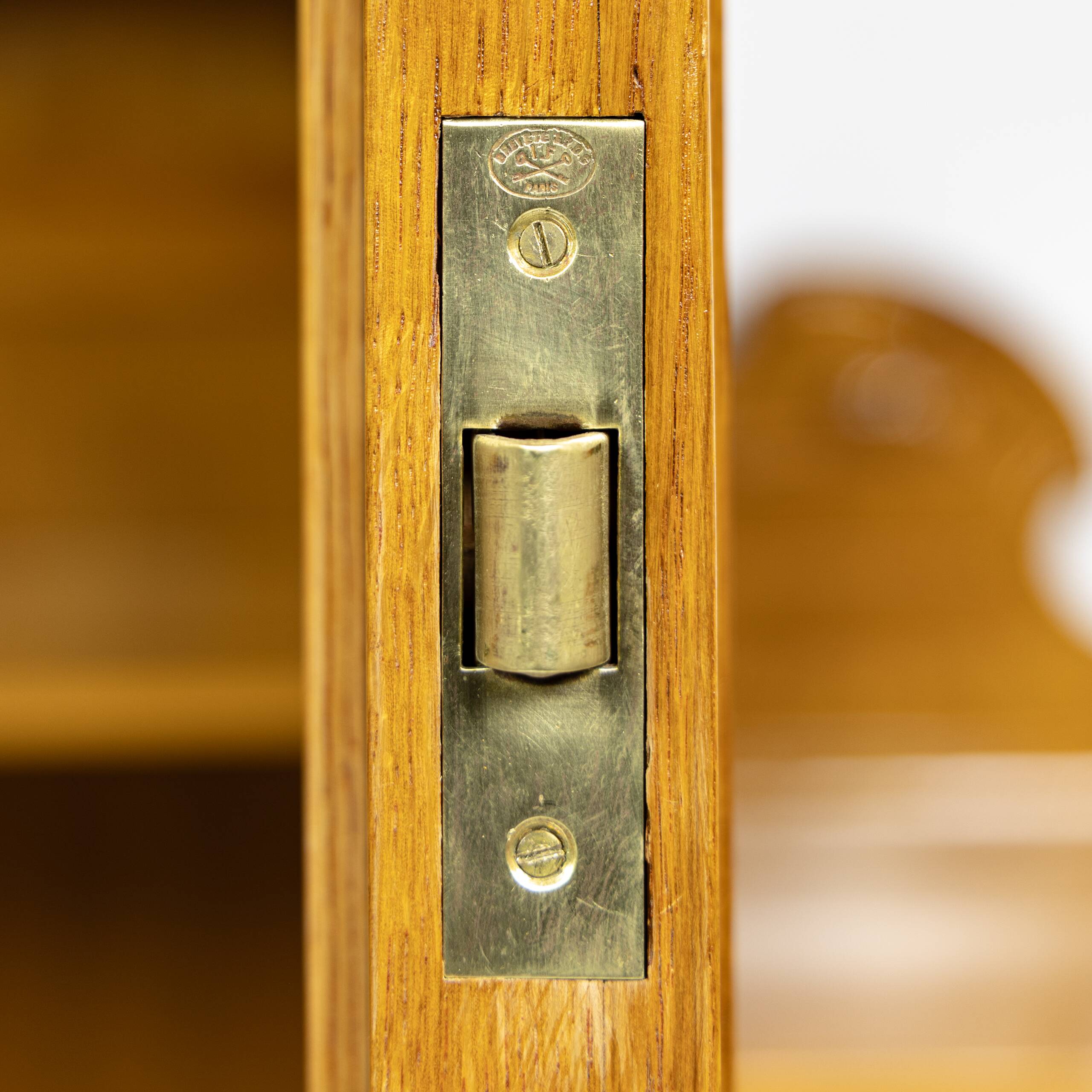Large Art Nouveau linen cupboard in oak and mirror - 1900-1920