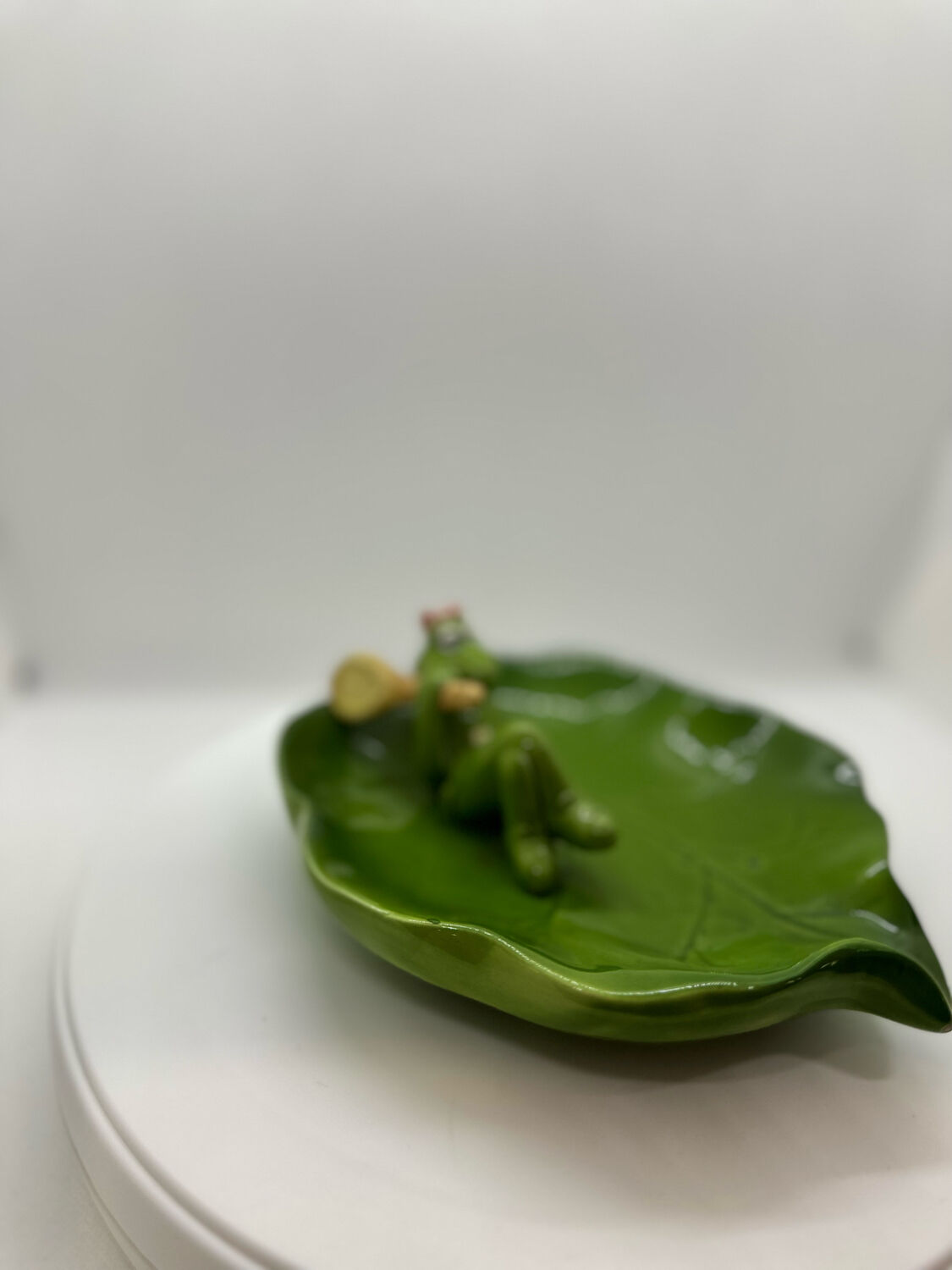 Water lily shaped ashtray