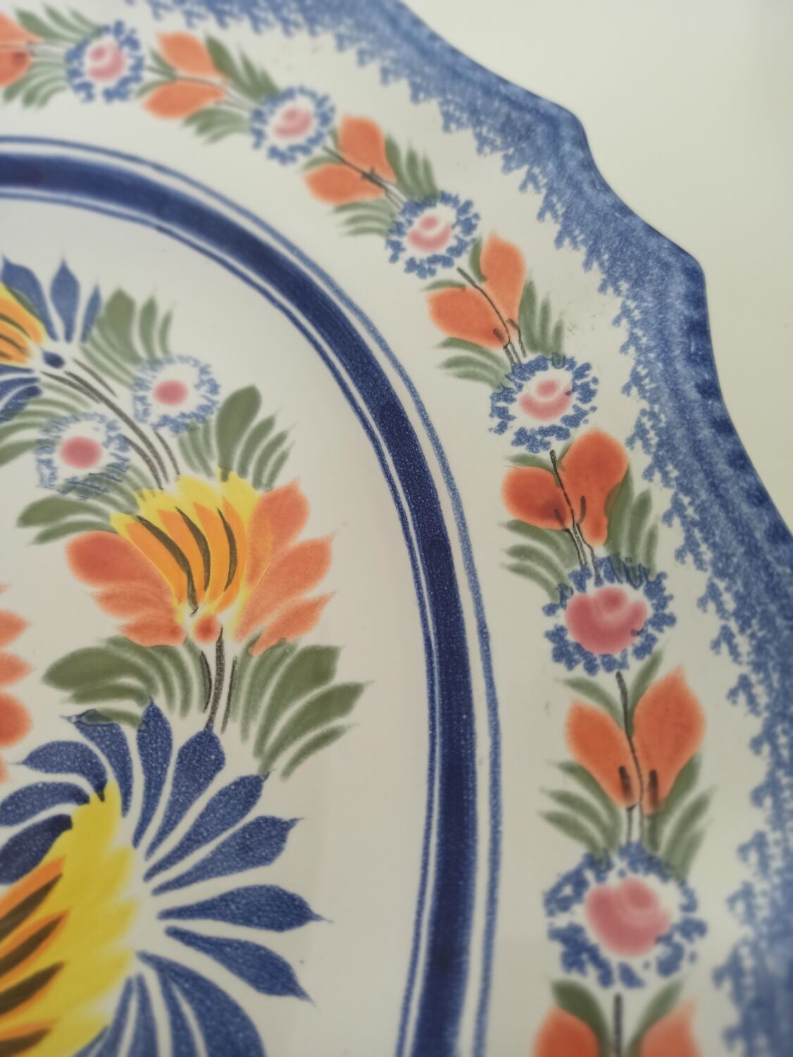 Tureen and its presentation dish Henriot Quimper