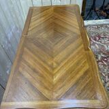 Commode en noyer de style Louis XV / rocaille