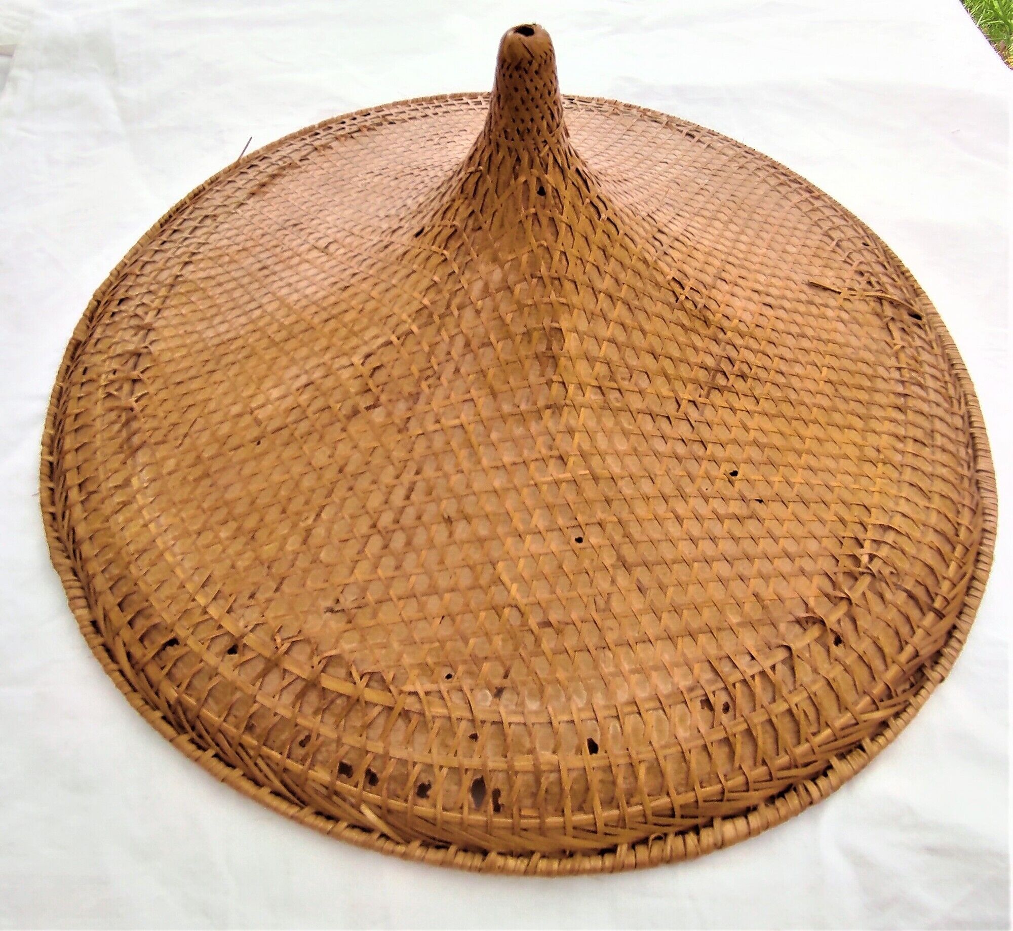 Asian Chinese hat in rattan wicker 60/70s with a diameter of 55 cm