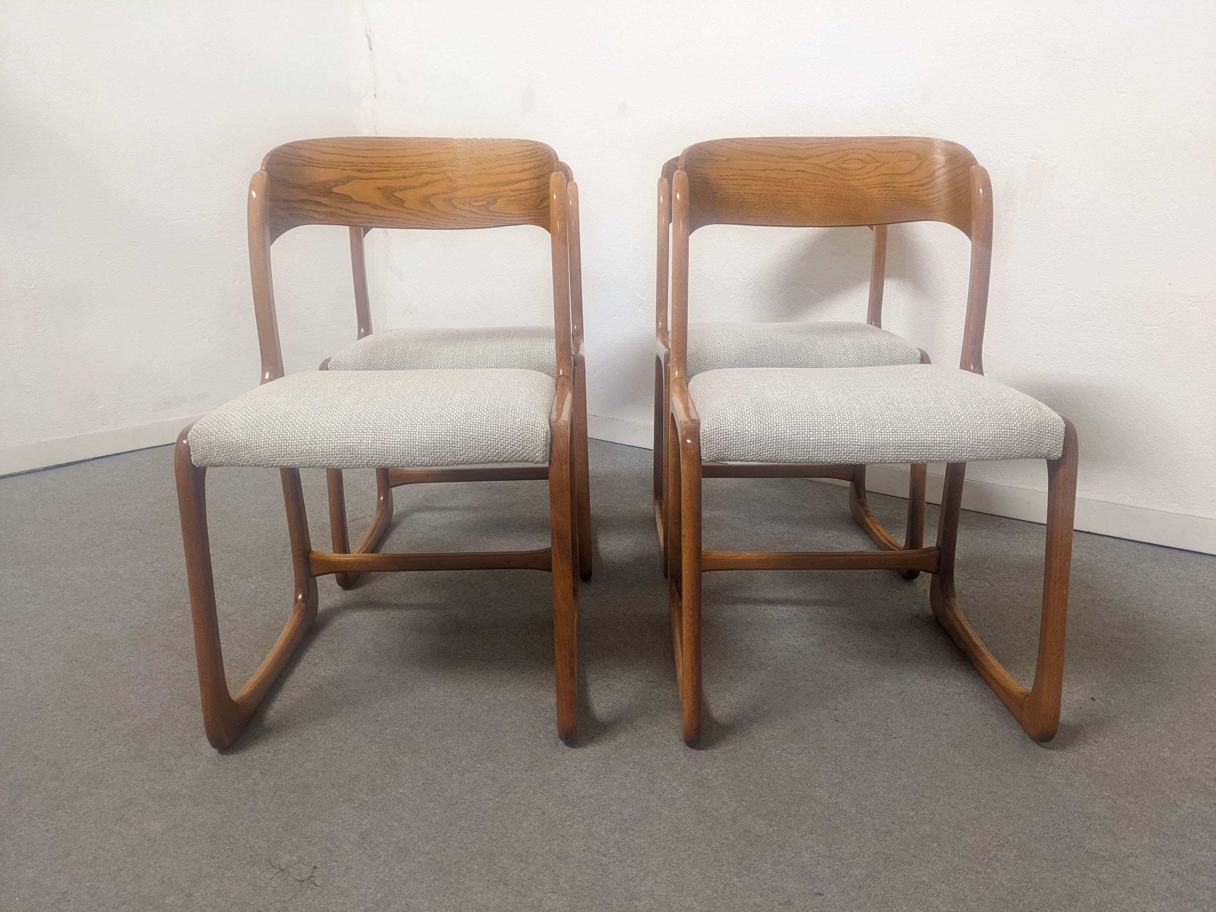 Série de 4 chaises traineau Baumann des années 60/70