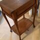Petite table d'appoint en bois