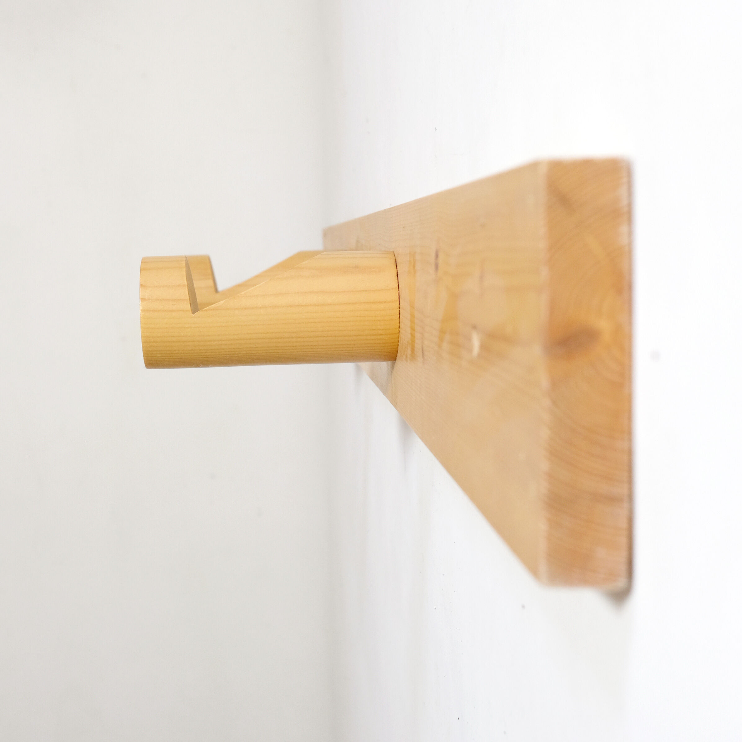 Charlotte Perriand, solid pine coat rack, 104 cm.
