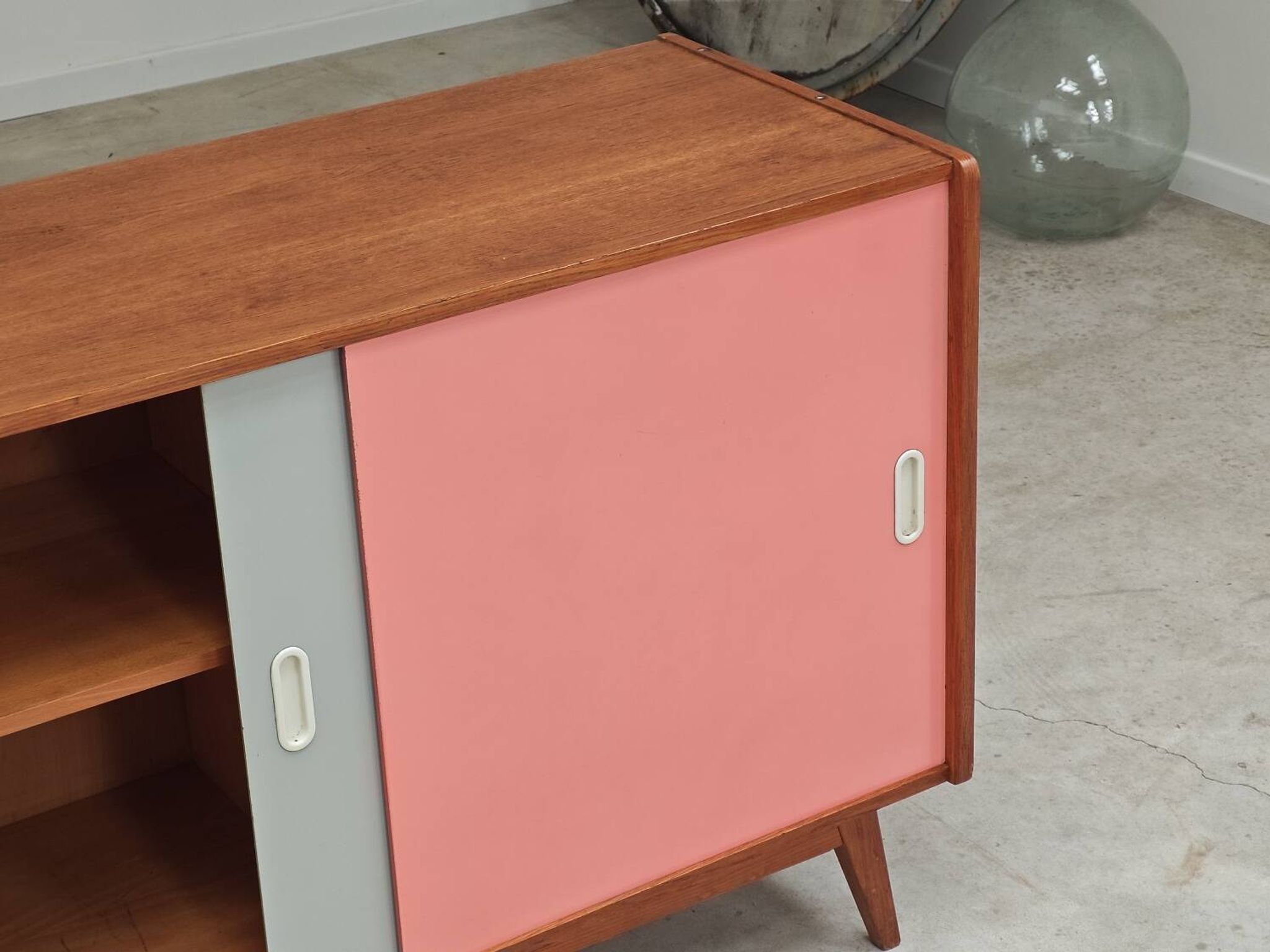U-452 pink sideboard by Jiri Jiroutek for Interier Praha 1960