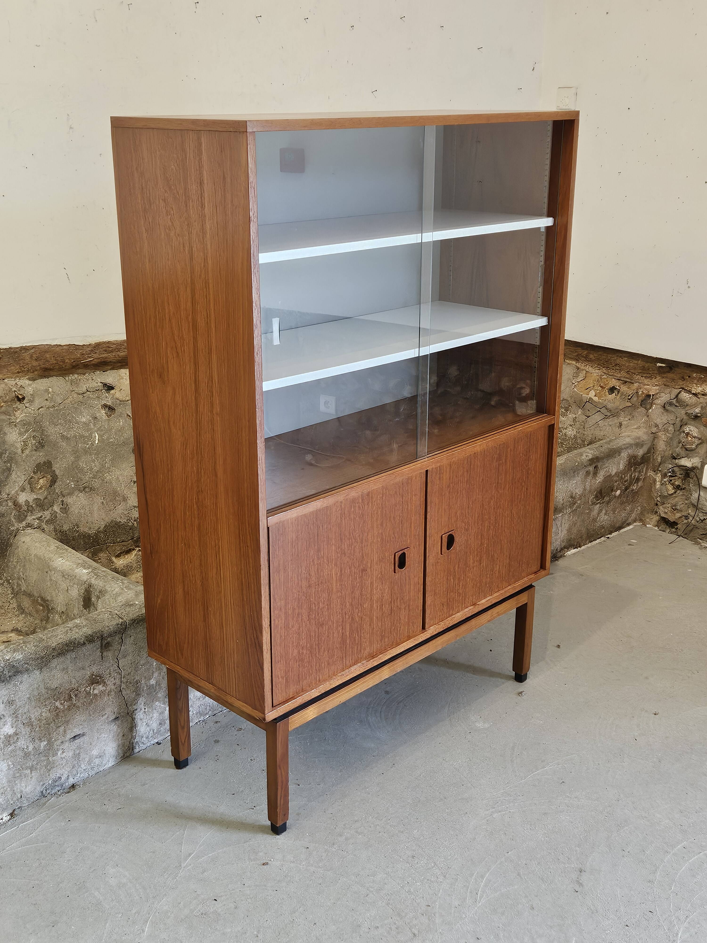 Small MDK display case / teak veneer bookcase 1960 Scandinavian design