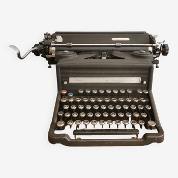 Old typewriter 1946, Olivetti, Italy Model M40/3