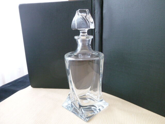 Crystal whisky decanter Model Quadro