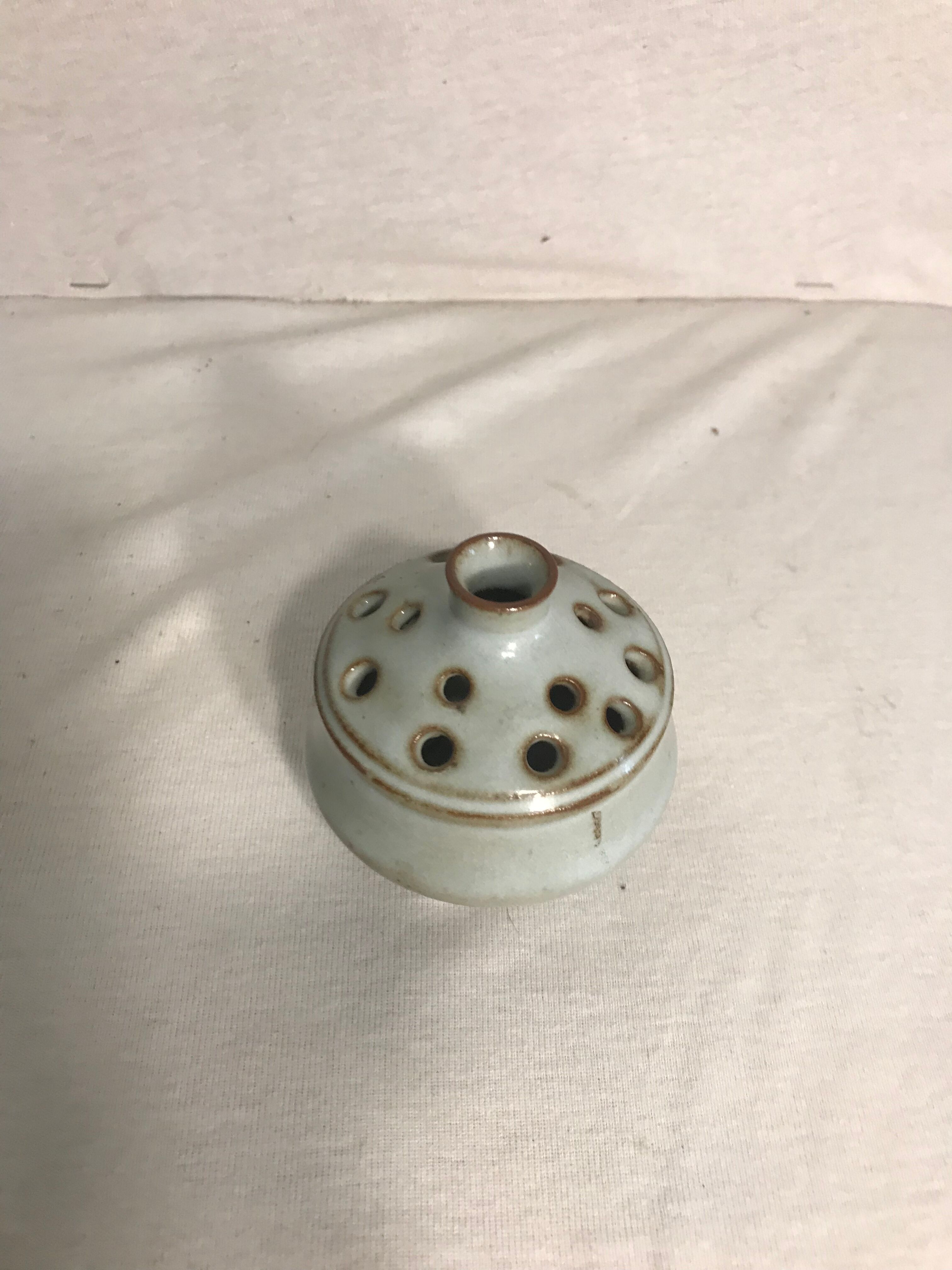 Old Vase Spades flowers 16 holes ceramic Decoration Vintage