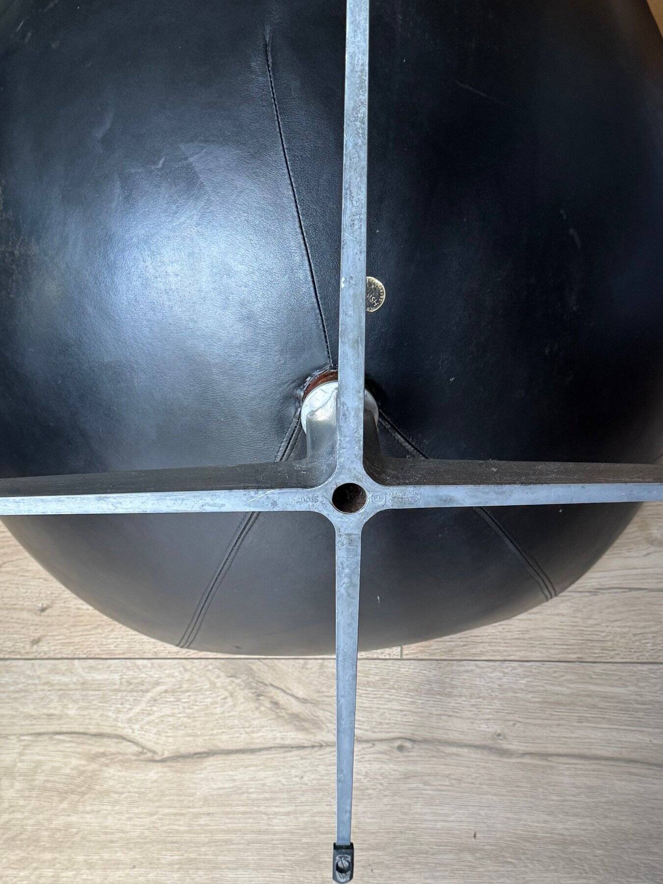 Fritz Hansen - Arne Jacobsen - Lounge chair with ottoman - Egg Chair