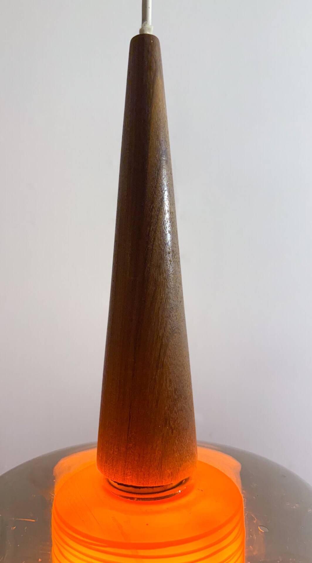 Suspension scandinave en verre et teck, années 1960