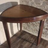 Stella triangular table