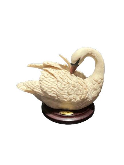 Set of two sculptures representing swans by Guiseppe Armani
