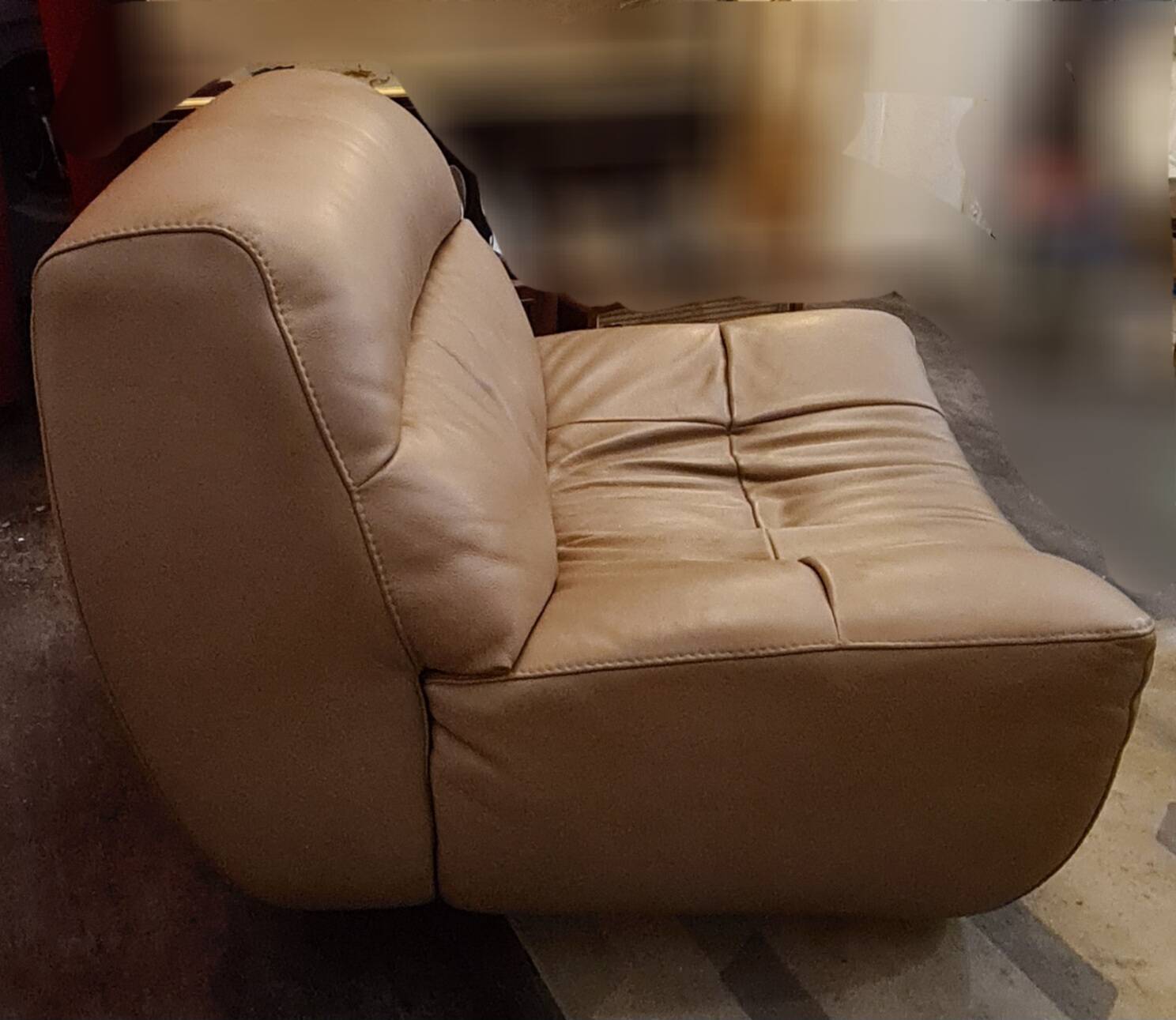 Individual leather armchair