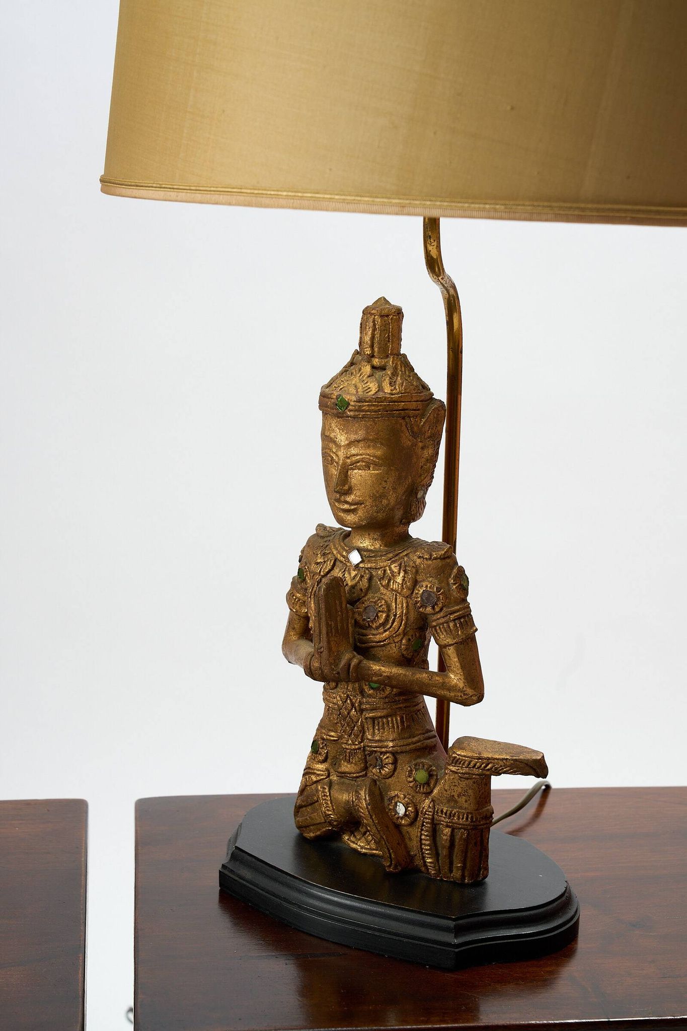 Paire de lampes  de table Bouddha en bois avec abat-jours