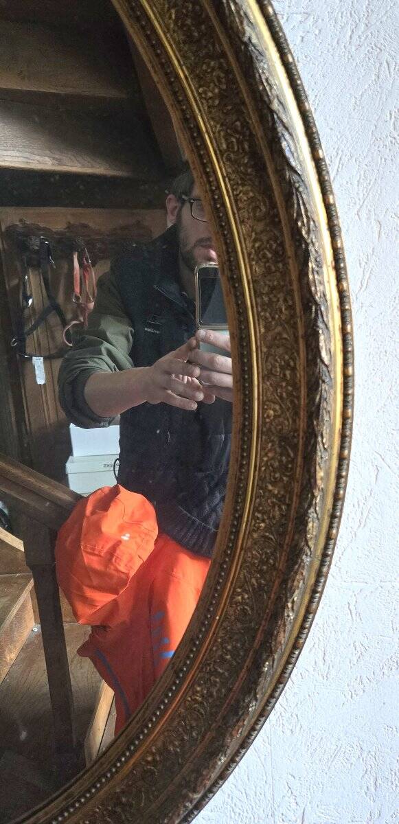 Antique oval mirror – Carved and gilded wooden frame – Napoleon III period