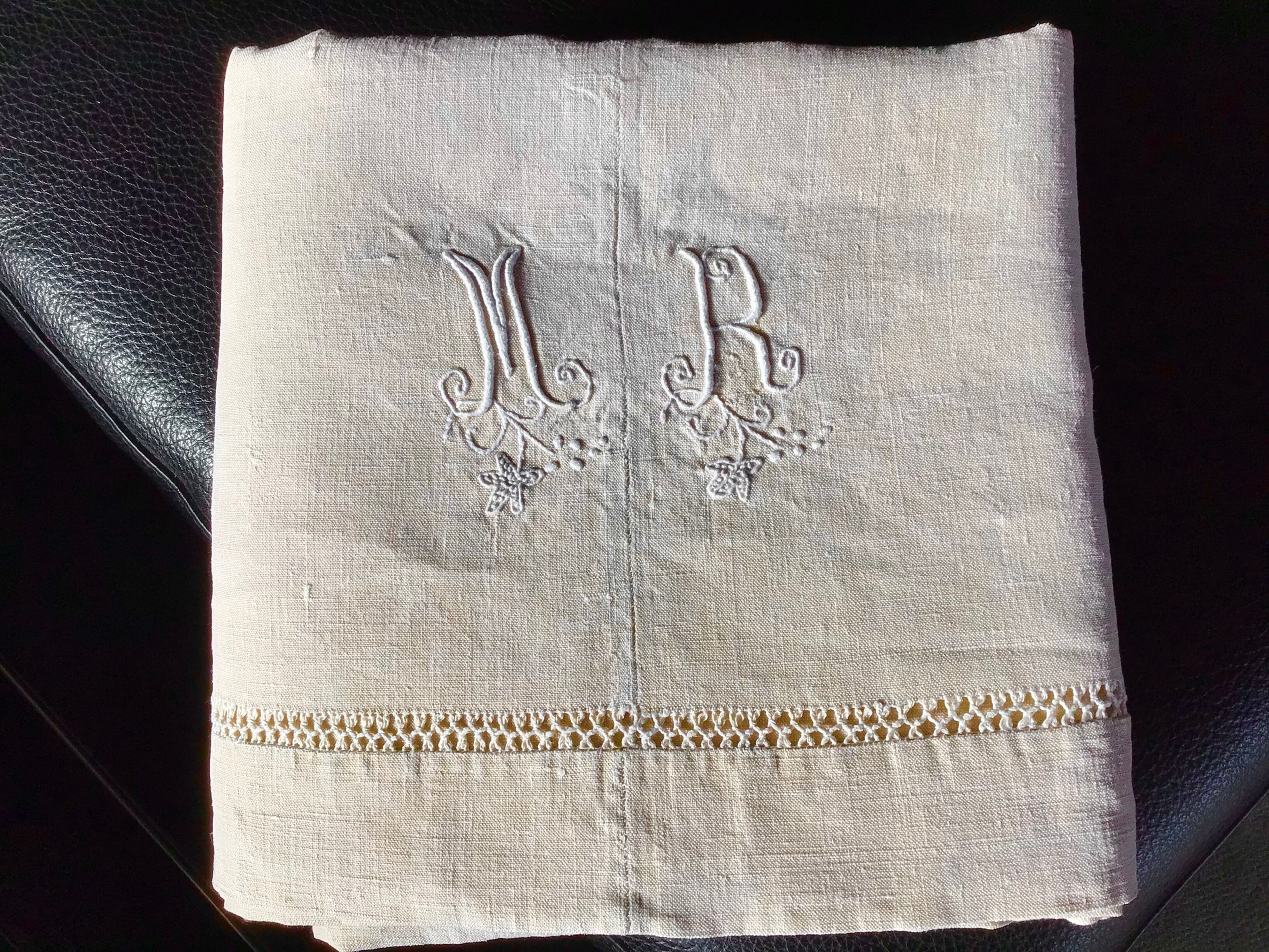 Hemp sheet embroidered MR very old seam central days crossed