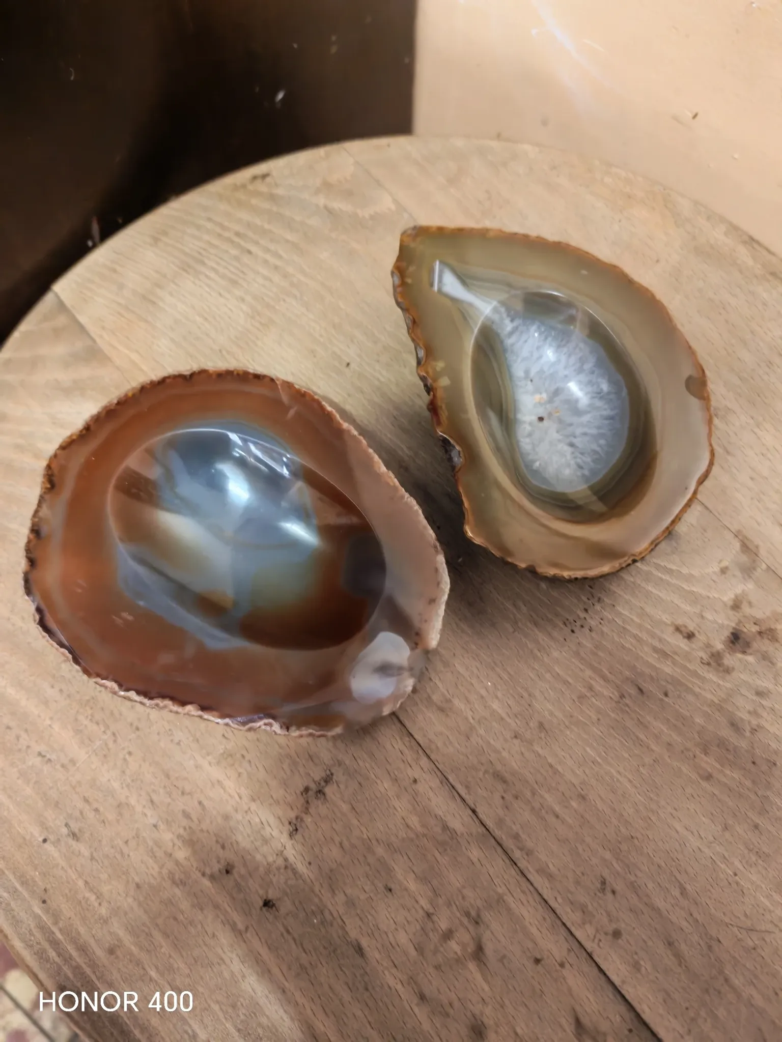 Pair of vintage 1970s polished natural agate catchalls.