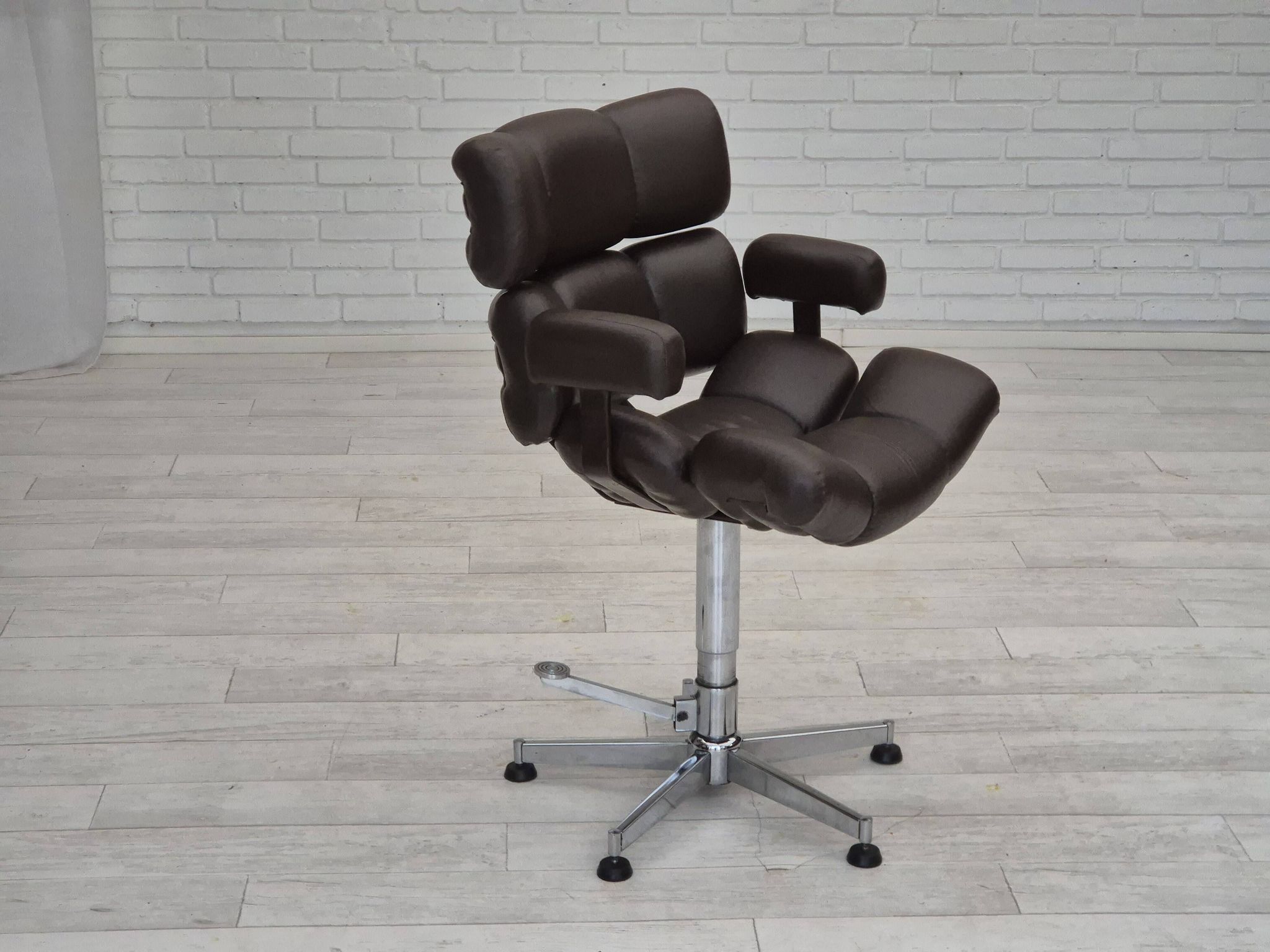 1970s, Scandinavian swivel chair, original condition, artificial leather, chrome steel.