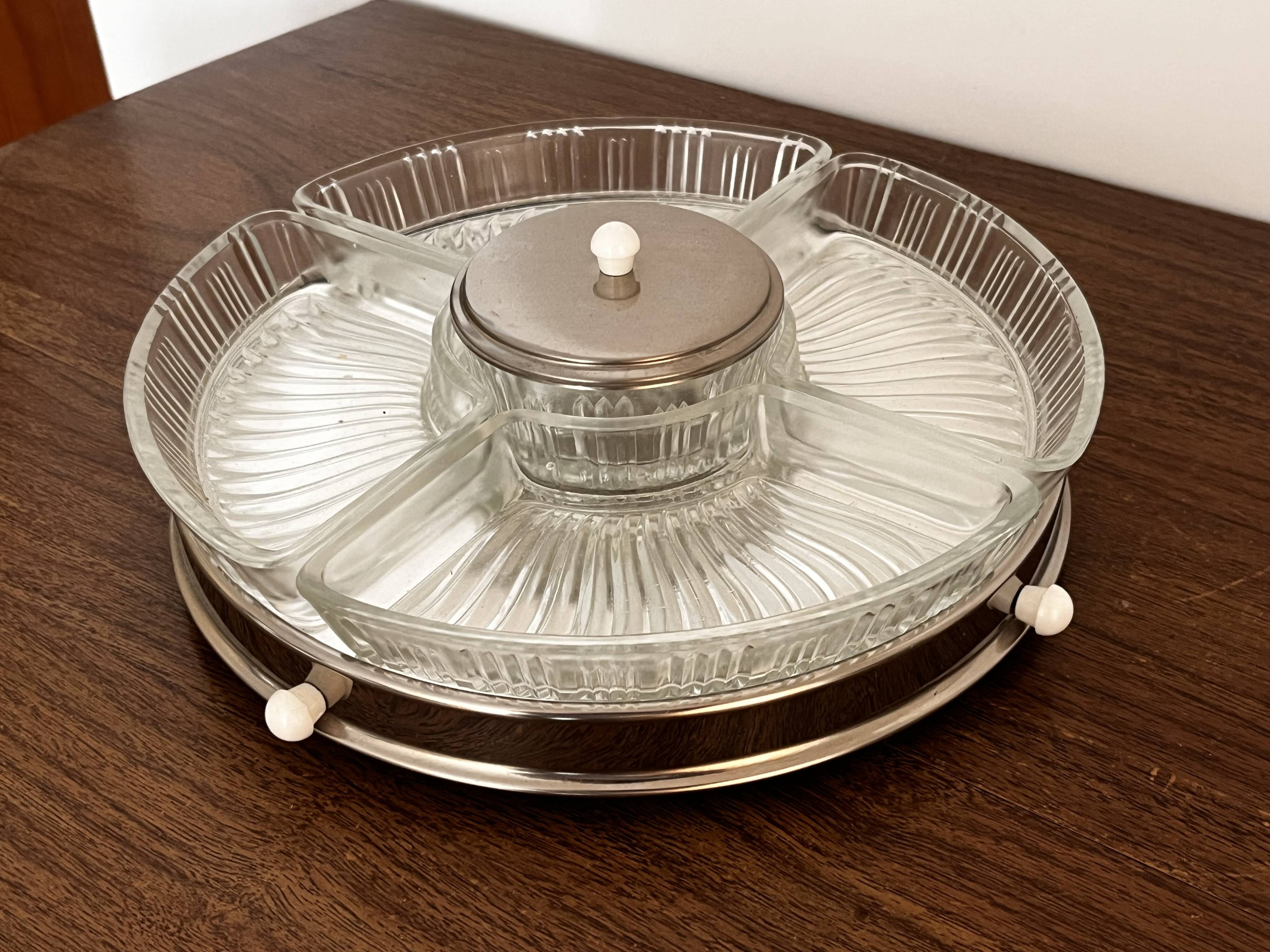 Serving dish on a mirror tray