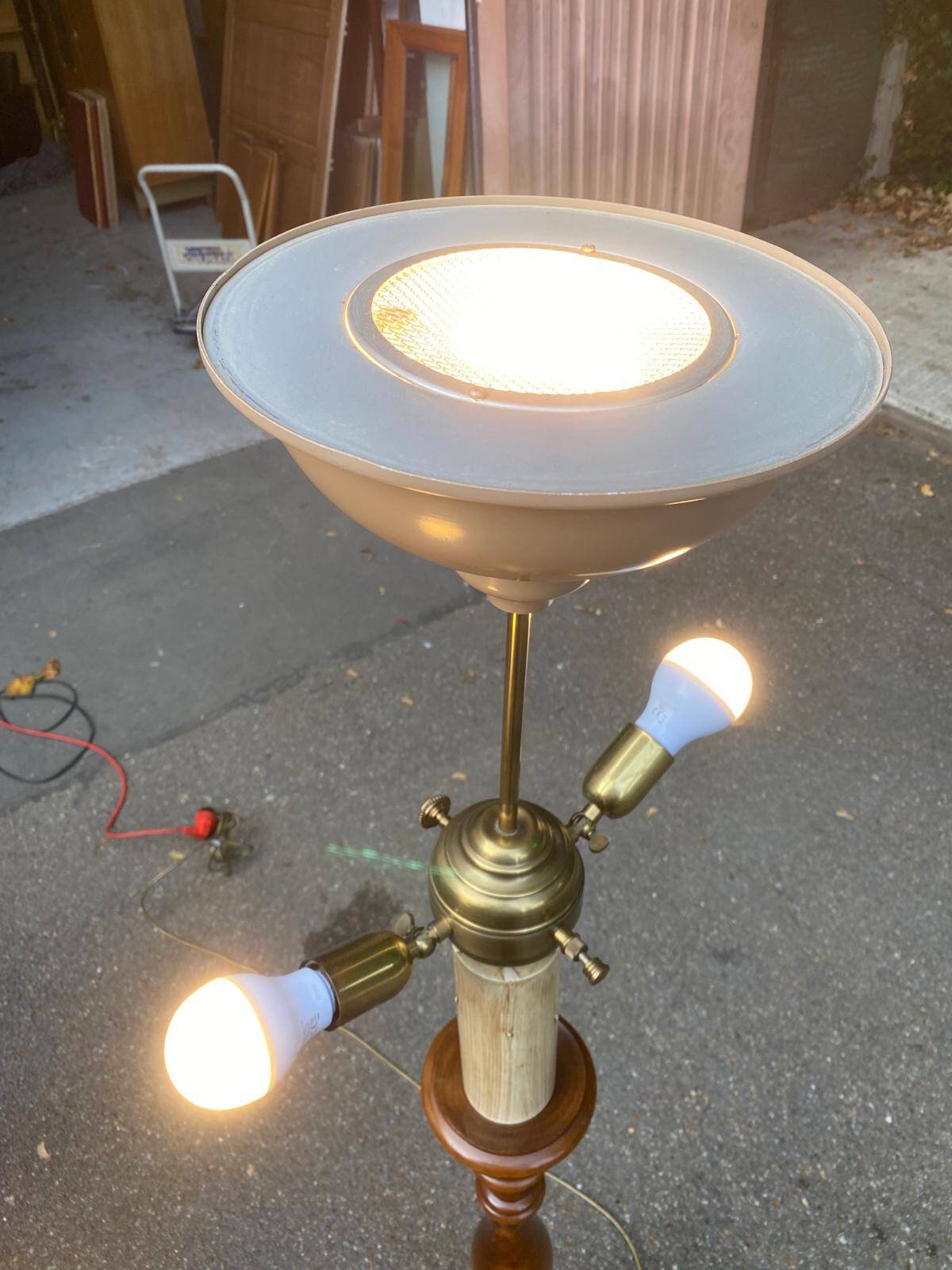 Art Deco floor lamp in solid wood and gilded brass
